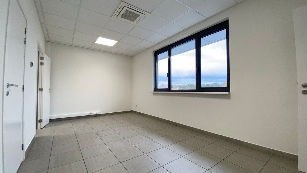 Kantoor te huur in Dionysius KMO-center vlakbij E40 in Gent foto 8