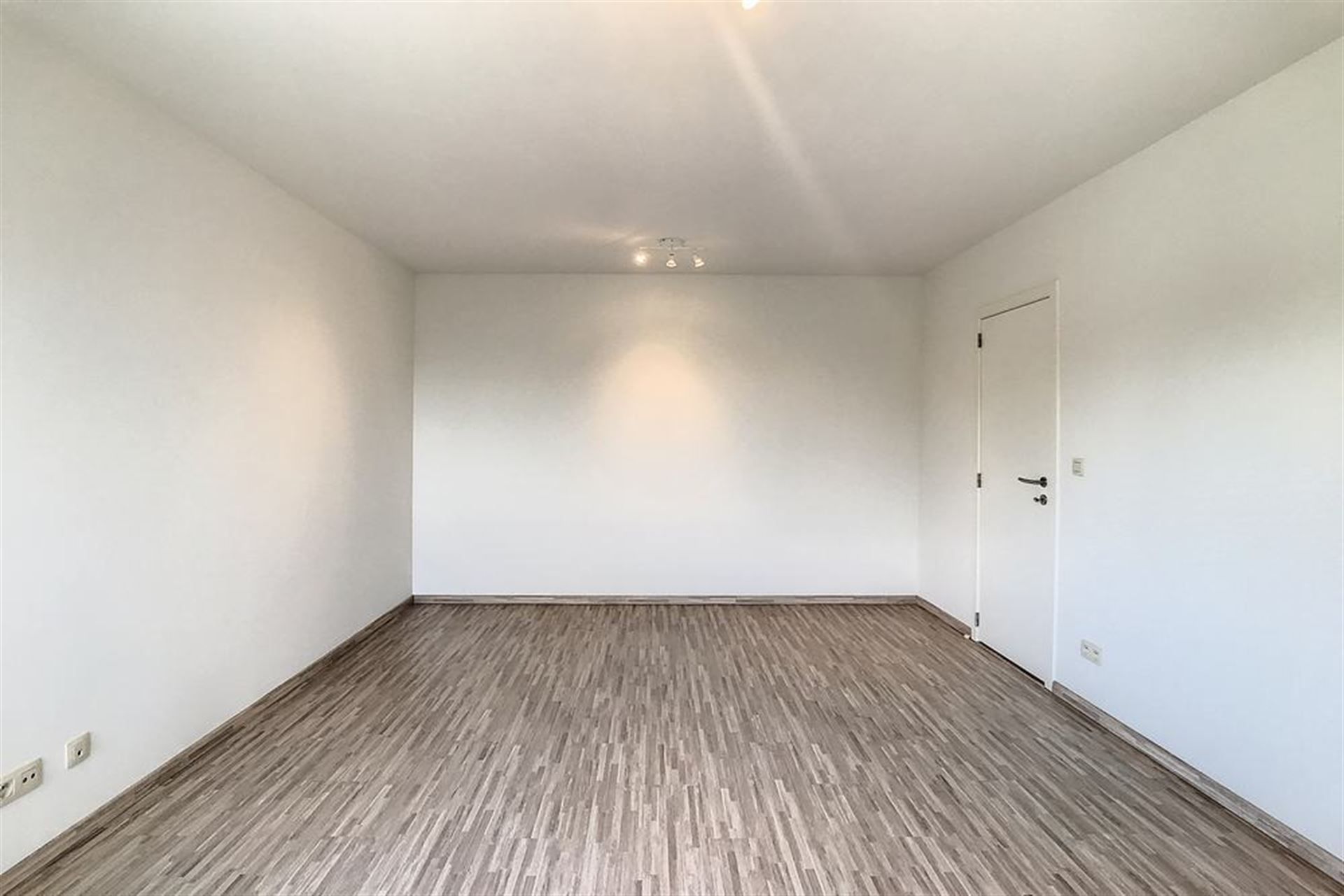 Moderne Halfopen Bebouwing met 5 Slaapkamers  foto 16