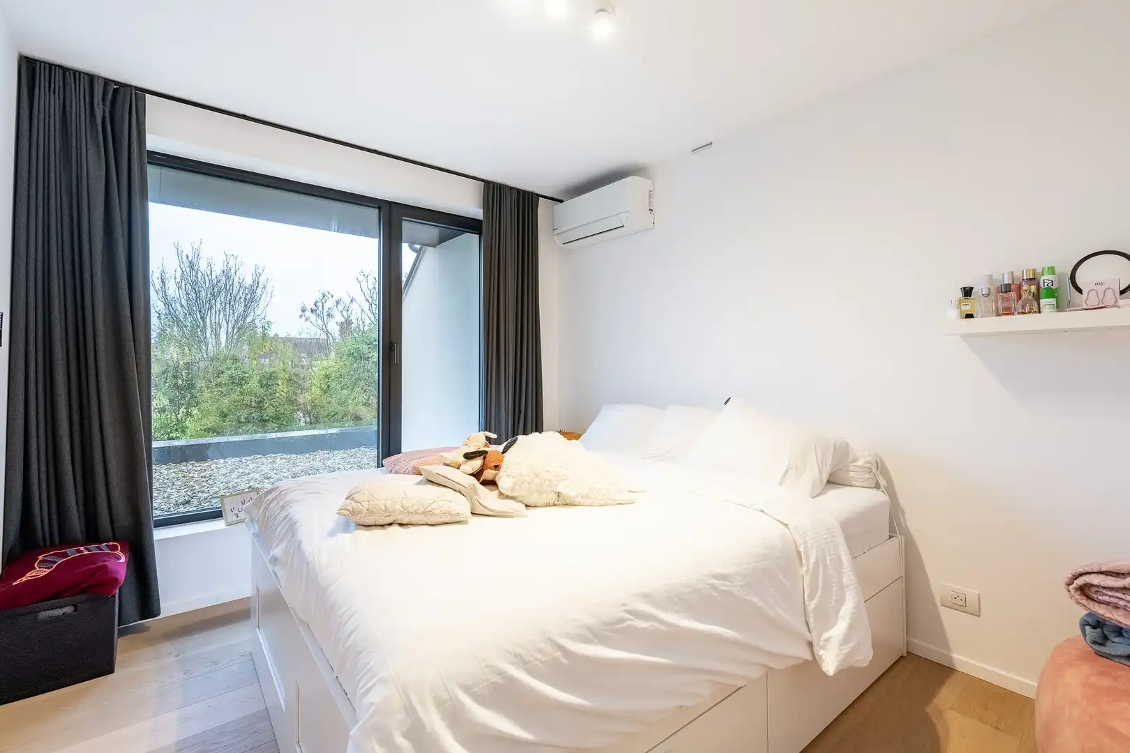 Prachtige hedendaagse villa met zonnige tuin en terrassen op fietsafstand van de zee. foto 33