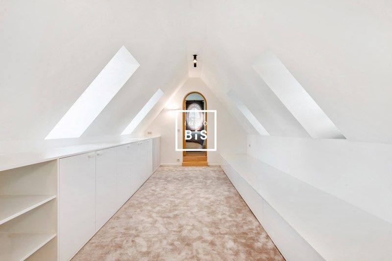 Exclusieve instapklare villa in het Zoute met zonnige tuin foto 28