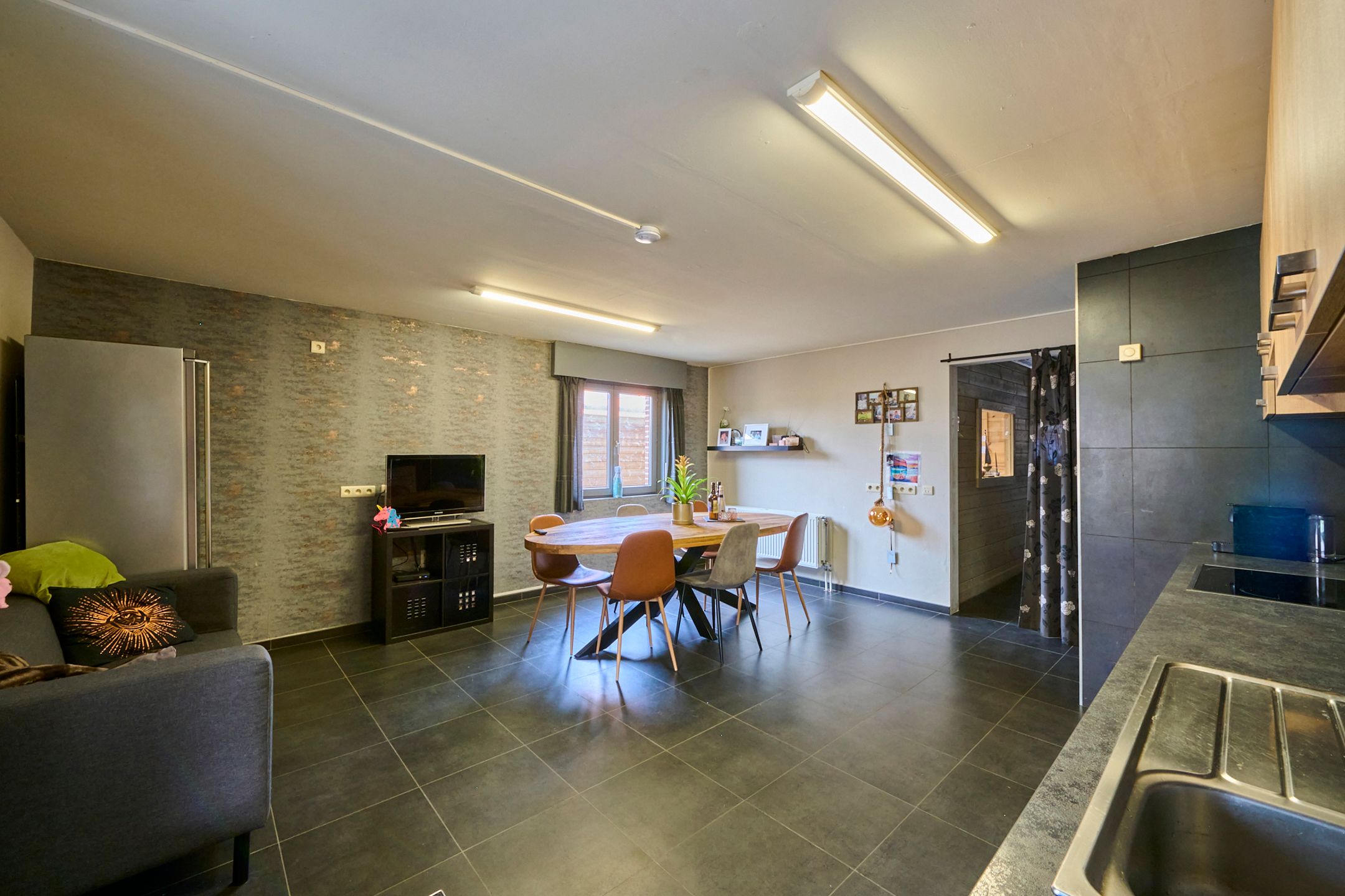 Ruim handelspand met woonst (3slpk)- zwemvijver  - diverse mogelijkheden !  foto 13