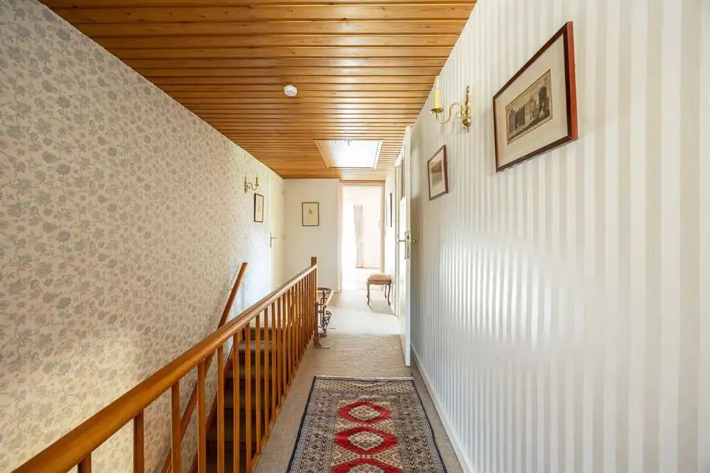 Klassieke te renoveren villa op een mooi hoekperceel in wijk "Hertebos" foto 17