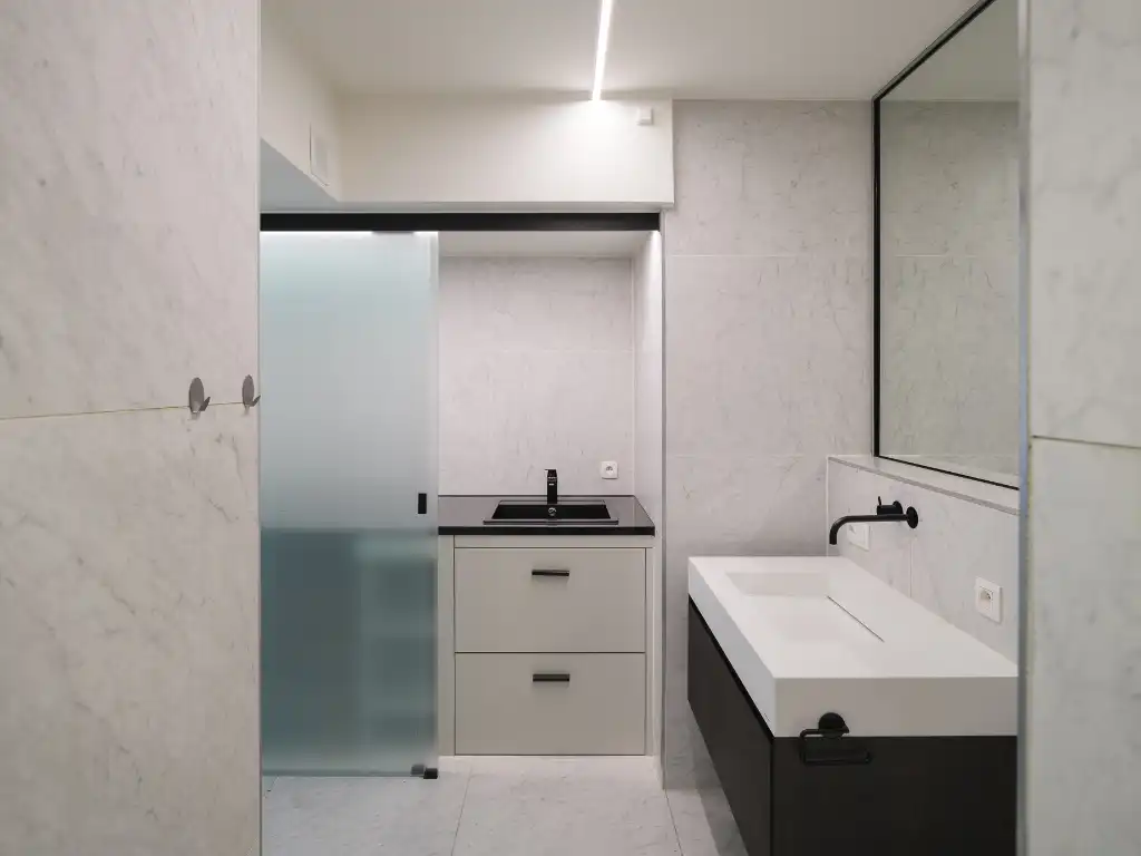 Luxueus en lichtrijk 2-slaapkamer appartement met ruim terras foto 14