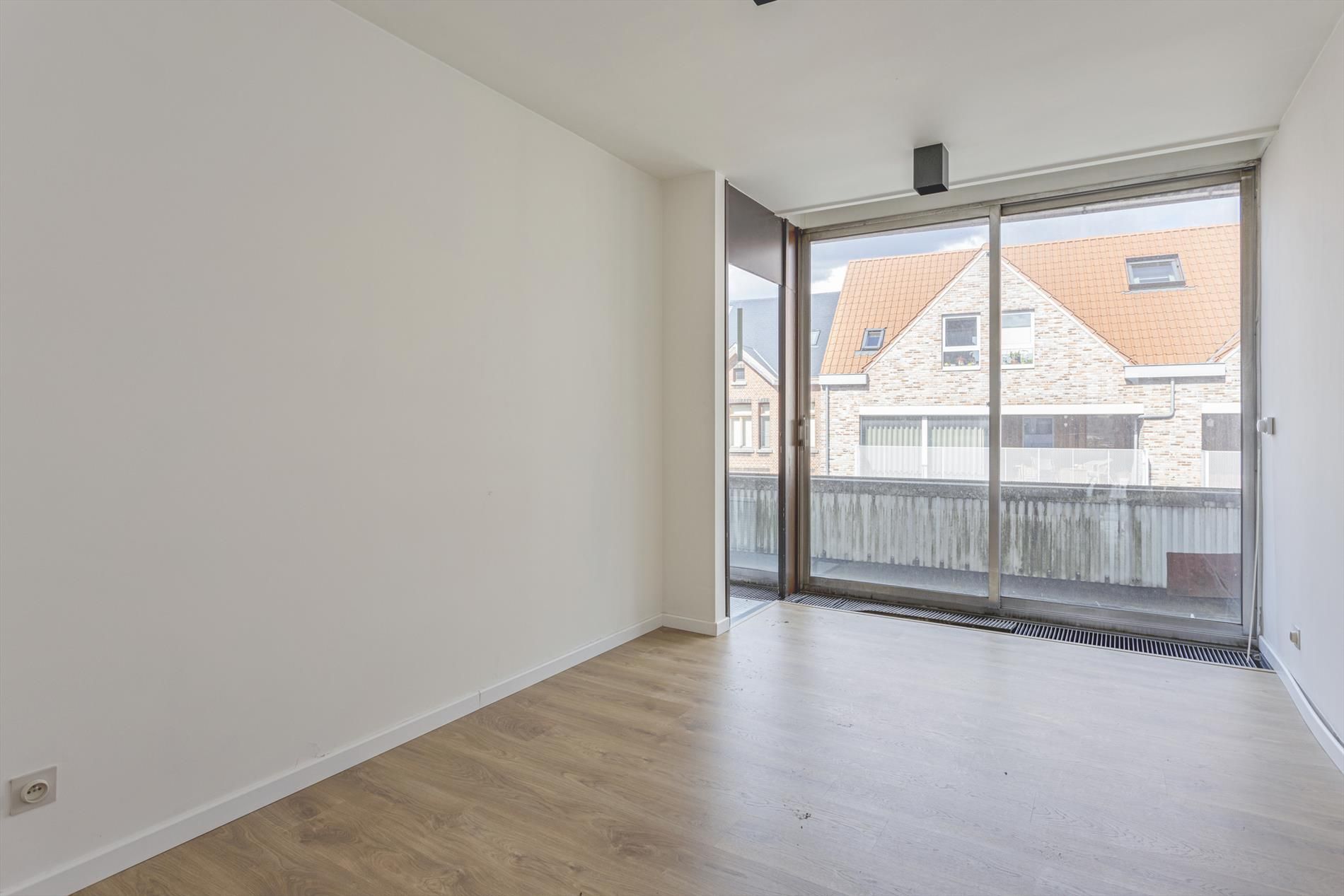 3 ruime te renoveren appartementen met 3 & 4 slaapkamers in het centrum van Balen! foto 21