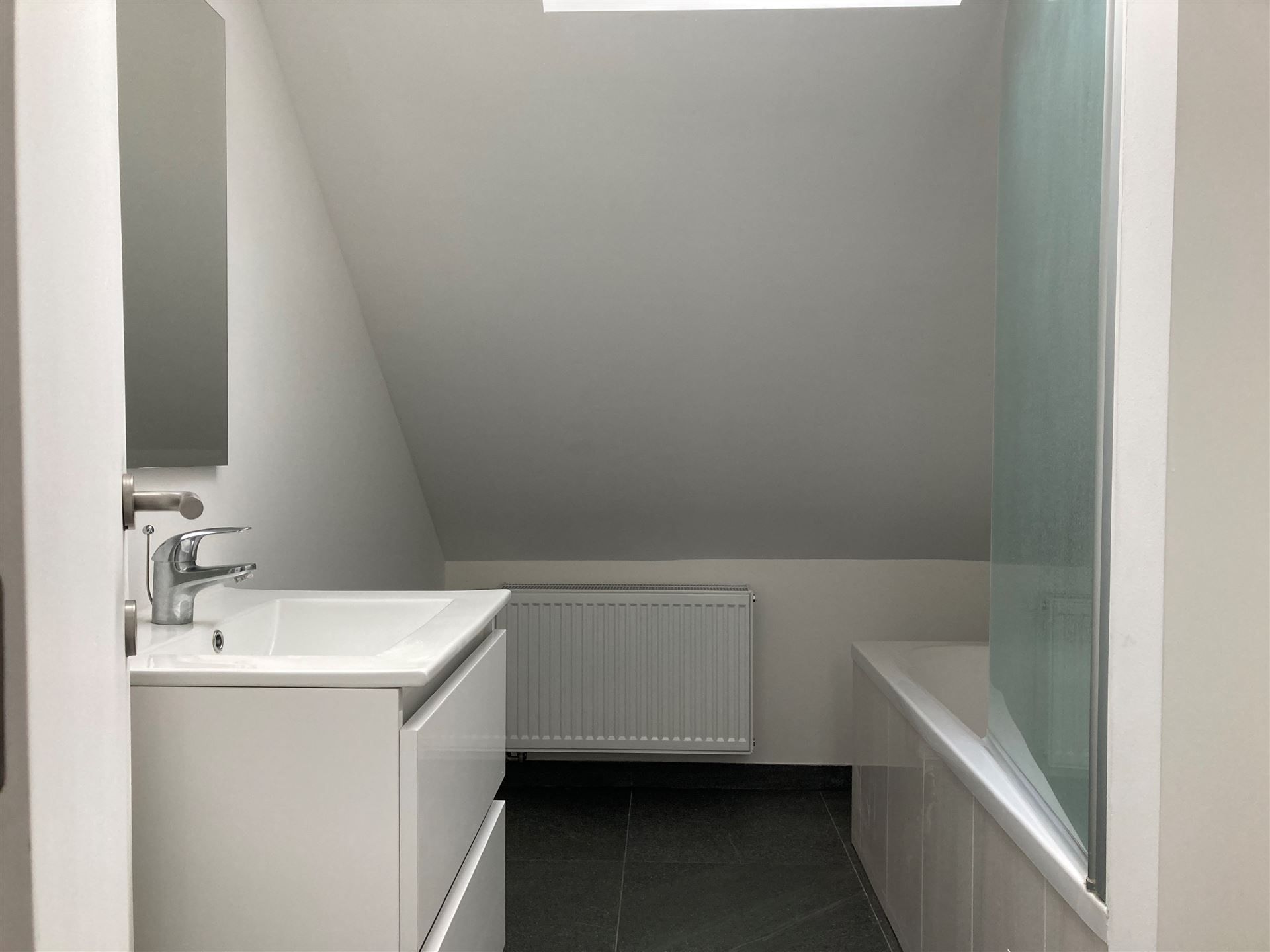 Prachtig volledig gerenoveerd appartement met 2 SK in hartje Brussel.  foto 13