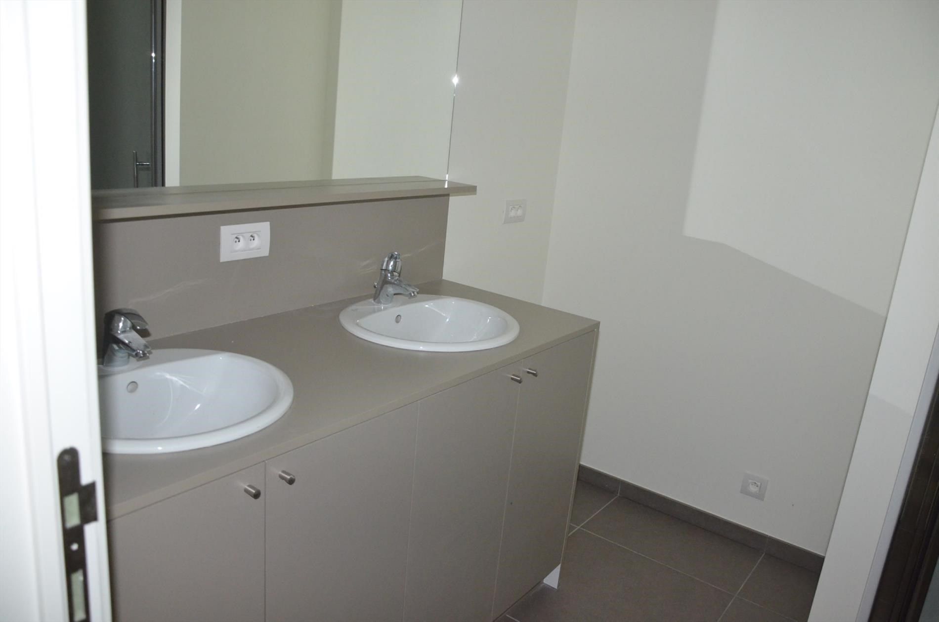 Recent appartement gelijkvloers. foto 11