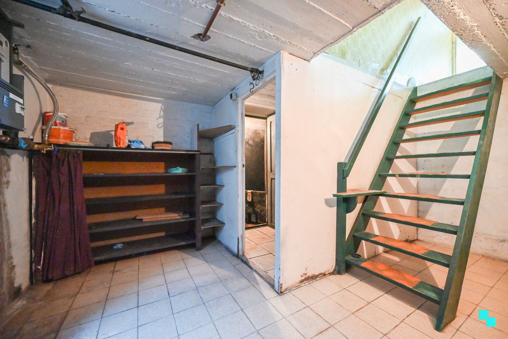 Zeer ruime woning met garage te Izegem foto 10