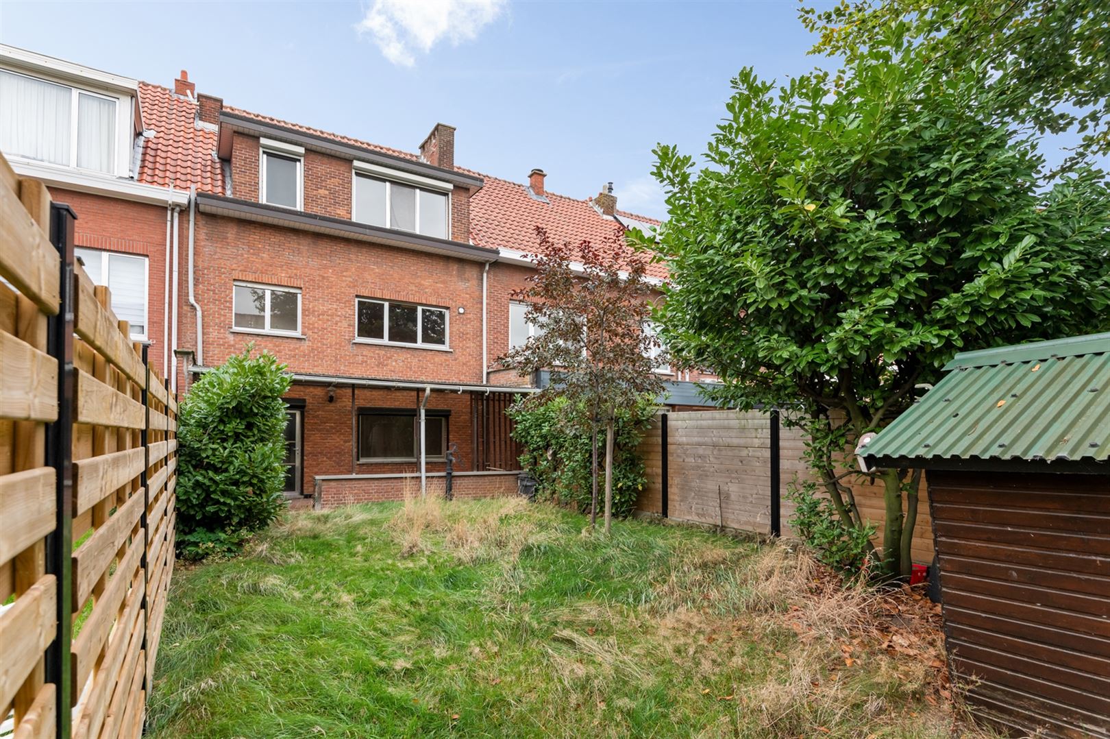 Te renoveren bel-étagewoning met zonnige tuin. foto 2