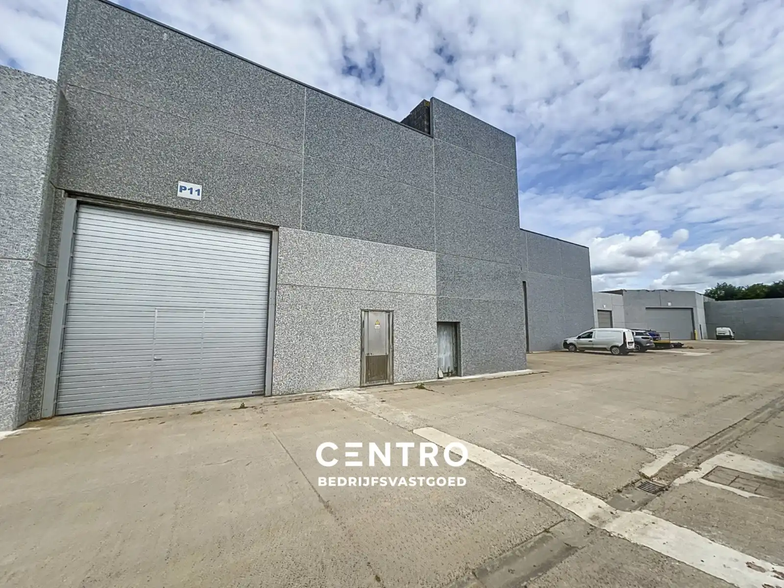 Instapklaar magazijn (250m2) met automatische sectionaalpoort langs de N8 te Elverdinge (Ieper). Ambachten toegestaan ! foto 7