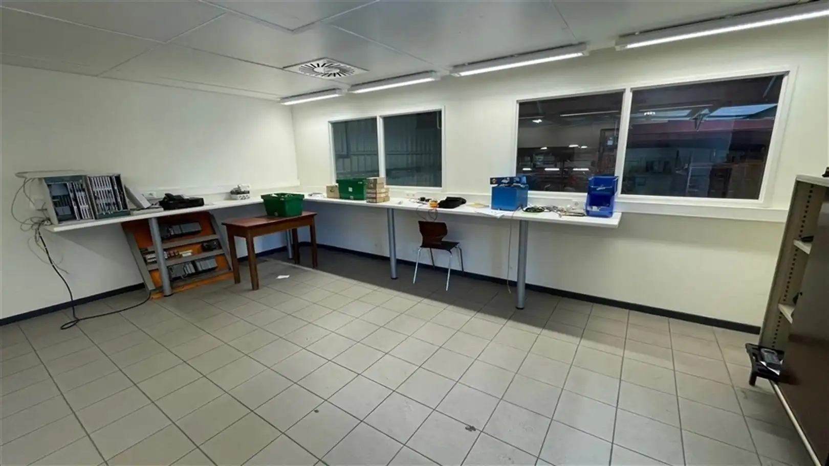 Magazijn op gunstige locatie te Sint-Niklaas foto 9