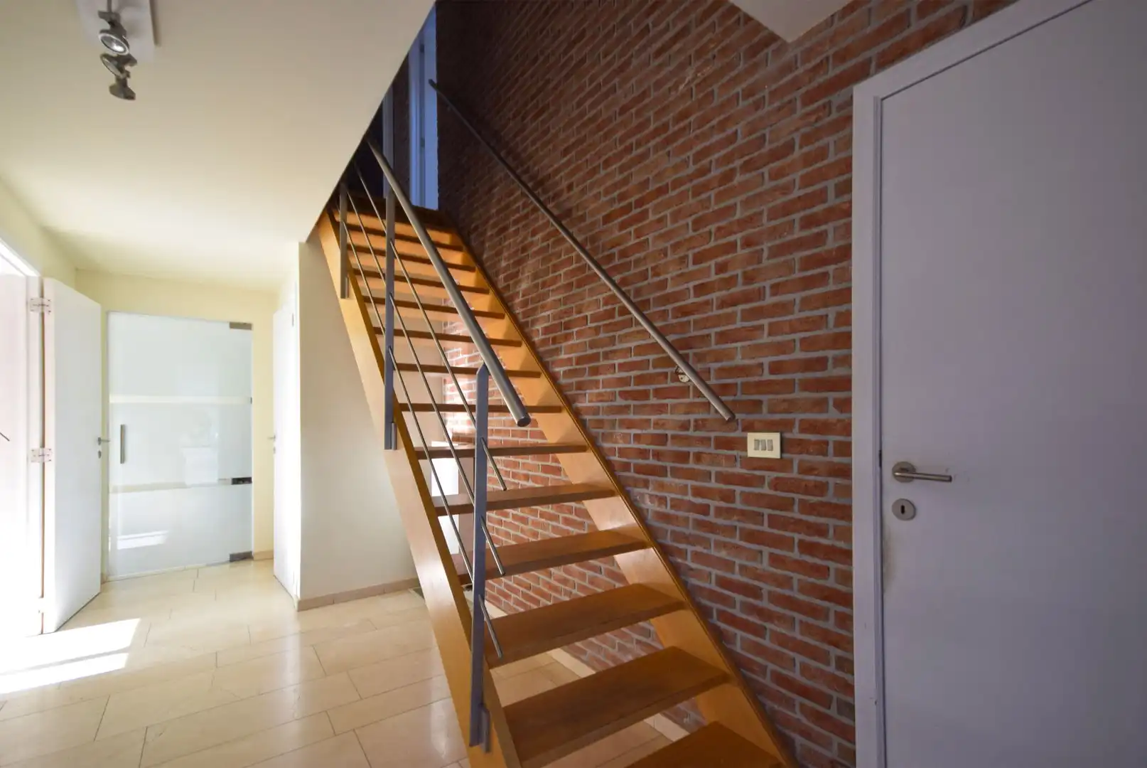 Te huur: Ruime villa in Roeselare met 3 slaapkamers, tuin op het zuidwesten, garage en  carport. foto 5