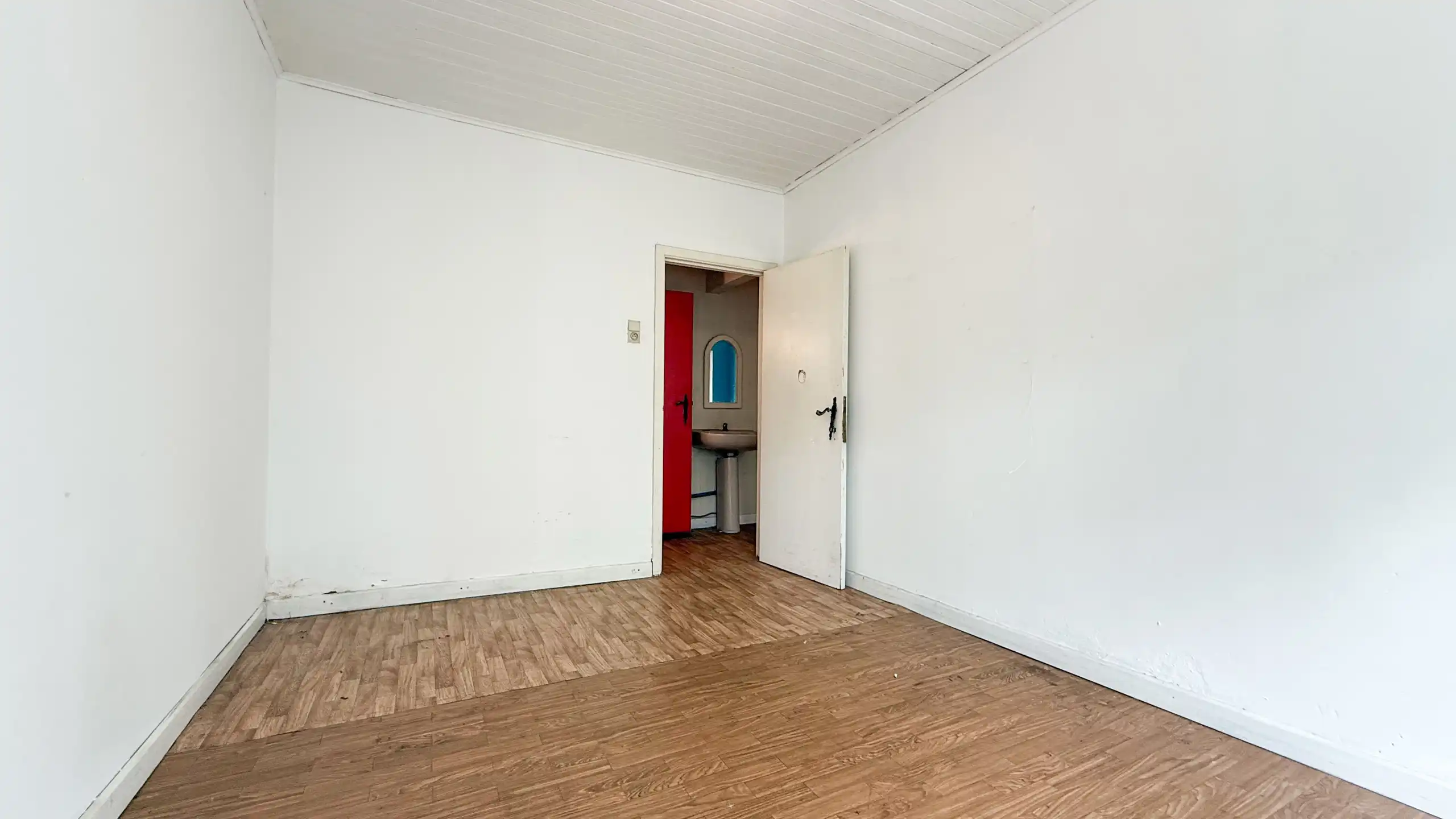 Karaktervol pand met 6 slpkms en renovatiepotentieel in HH ! foto 24