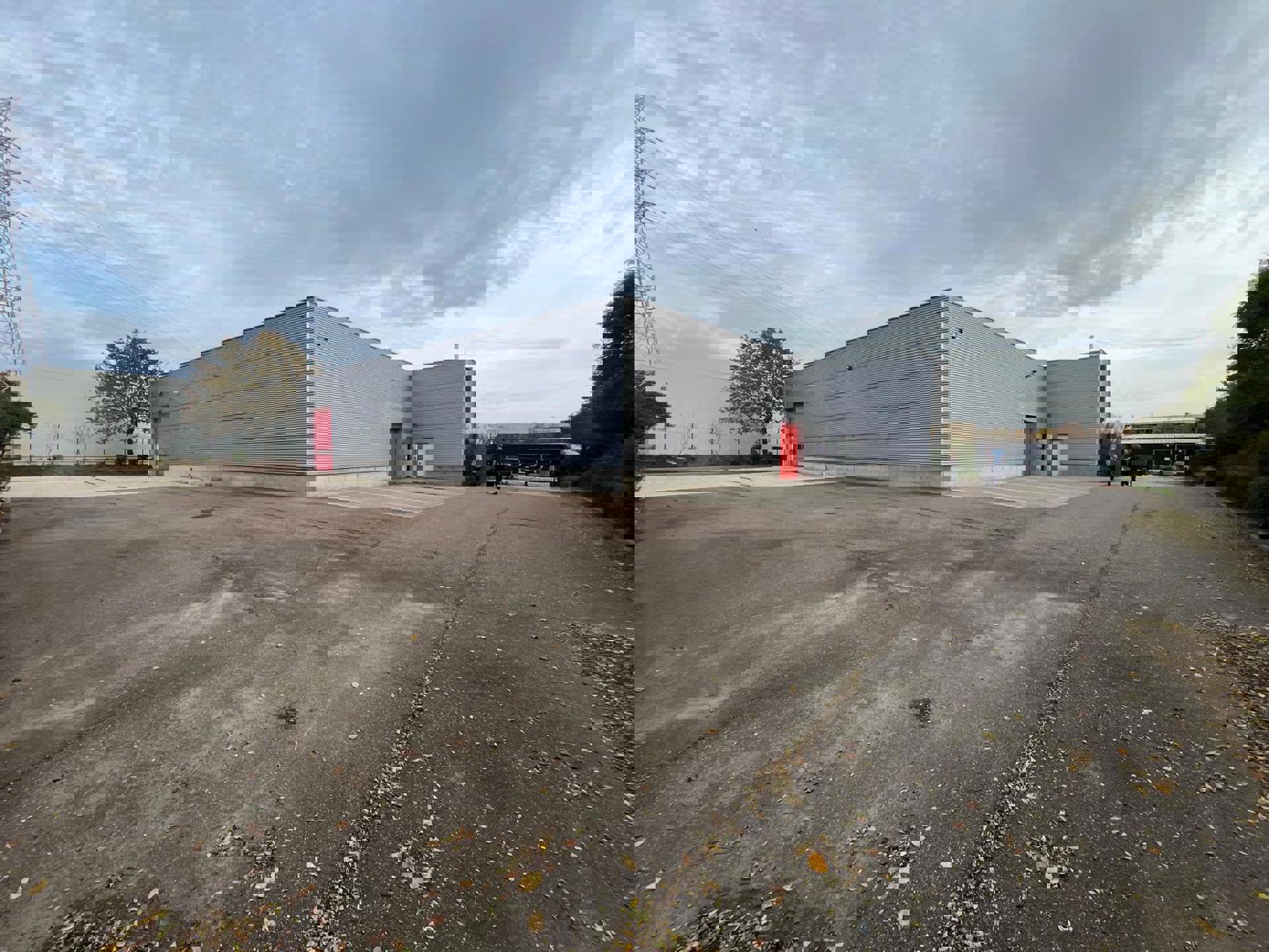 Modern alleenstaand bedrijfsgebouw te Genk foto 4