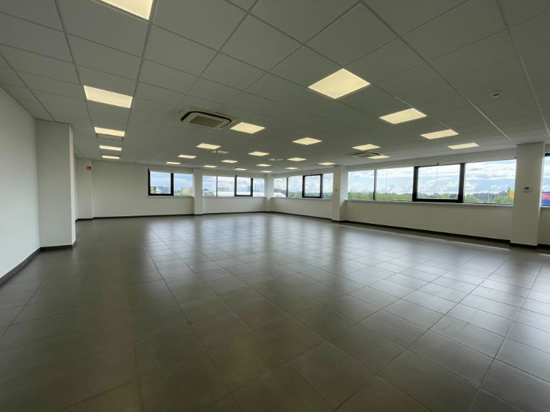 Kantoor van 350m² te huur op goede locatie in Sint-Denijs-Westrem. foto 13