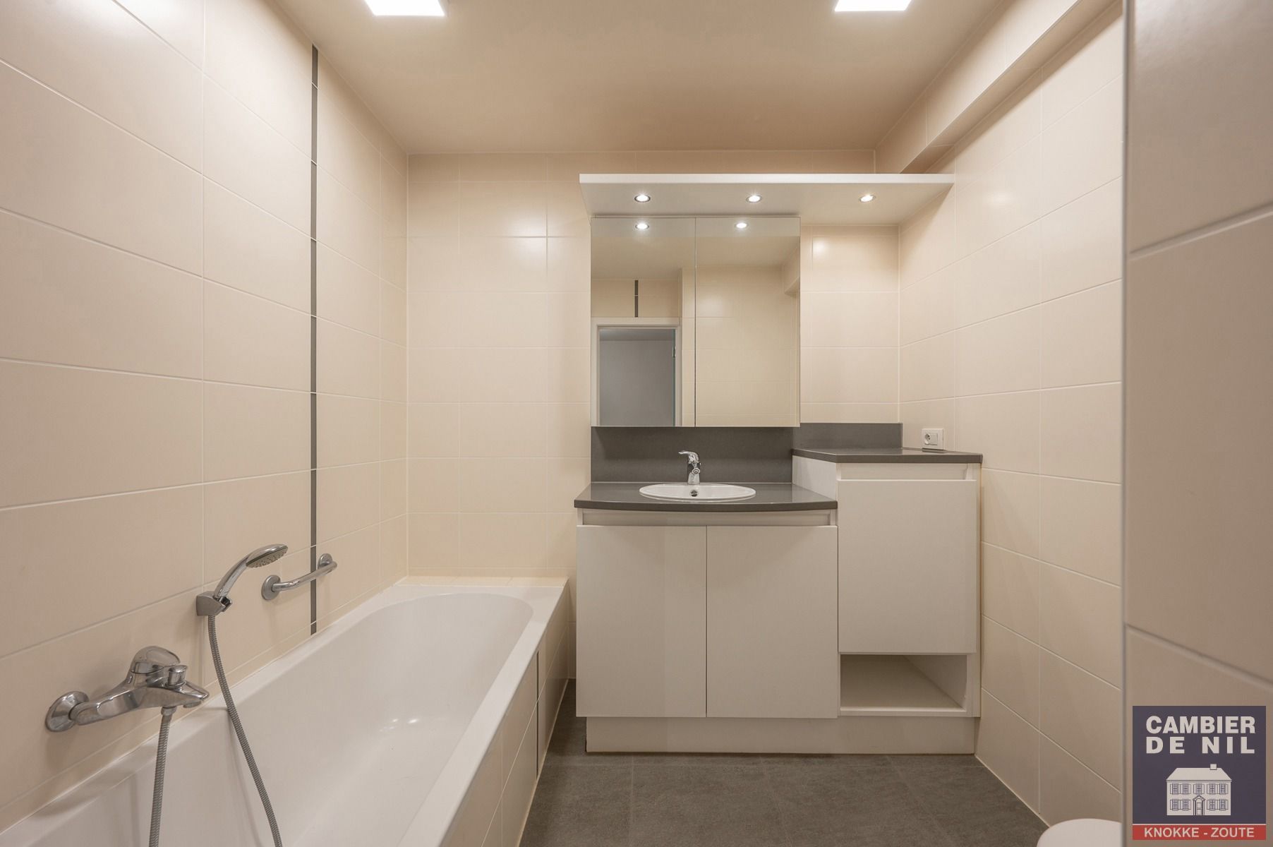 Ongemeubeld, ruim 3 SK-appartement op de Lippenslaan  foto 16