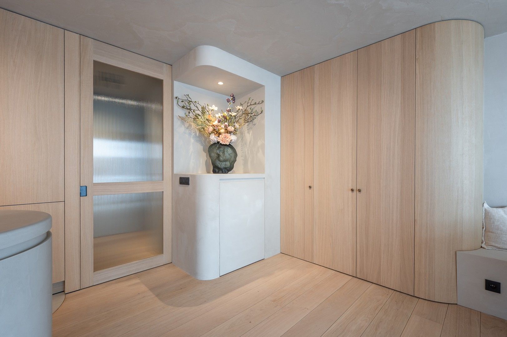 Gerenoveerd appartement met 3 slaapkamers, gelegen nabij de Zeedijk en het Driehoeksplein. foto 9