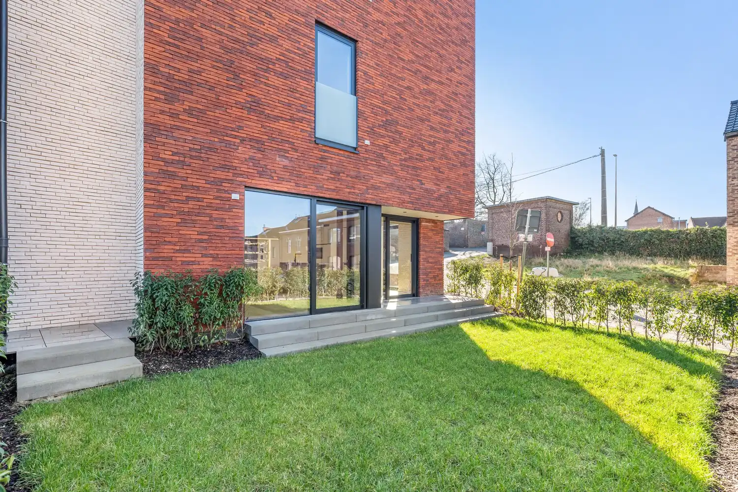 Instapklare nieuwbouw rijwoning met 3 slaapkamers en terras! foto 8