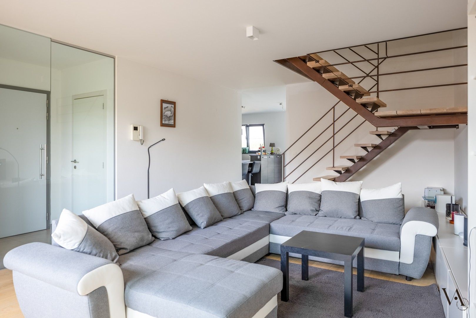 Ruim en recent duplex appartement op strategische locatie foto 2