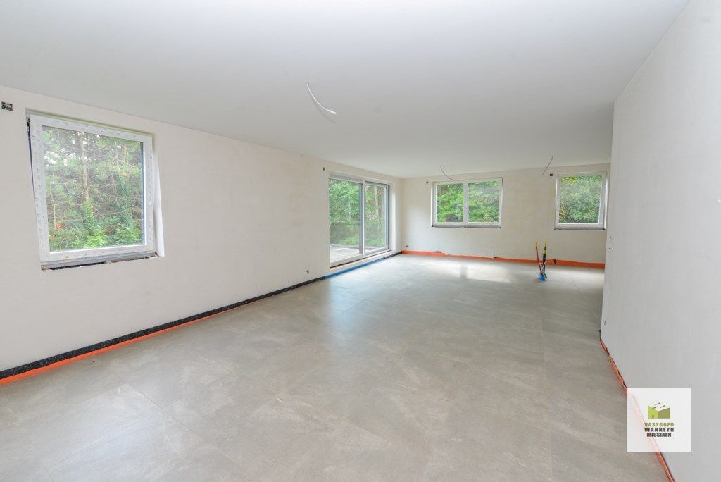 Ruim 2-slpk appartement met 15m2 zuidgericht terras met volle privacy foto 4