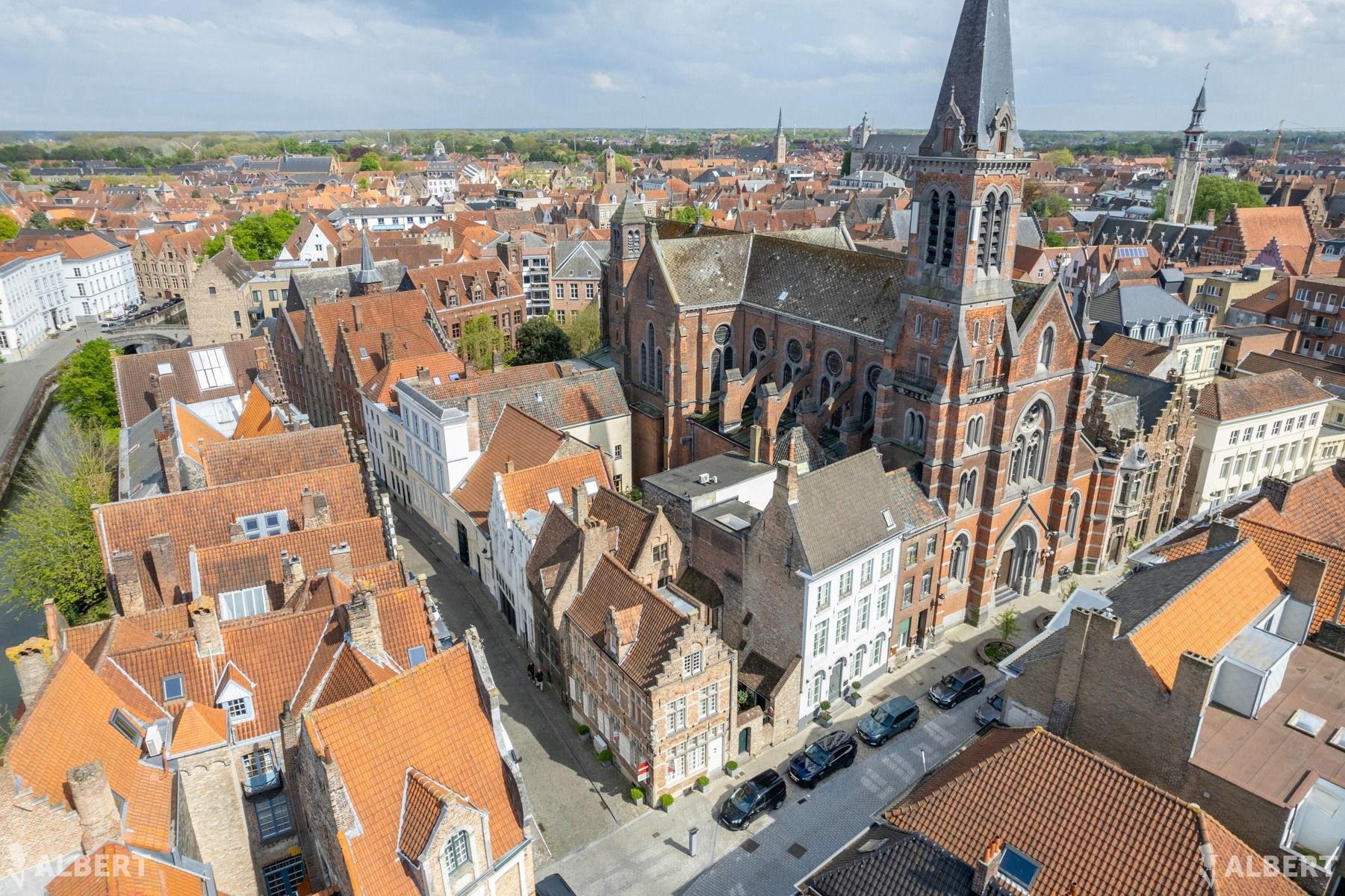 Luxueus gerenoveerd herenhuis in hartje Brugge foto 4