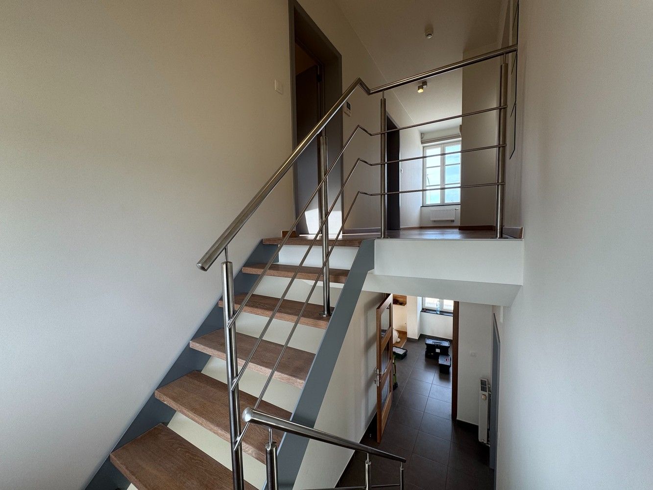 TE HUUR: Ruim Duplex-appartement met 4 staanplaatsen in Diepenbeek foto 13