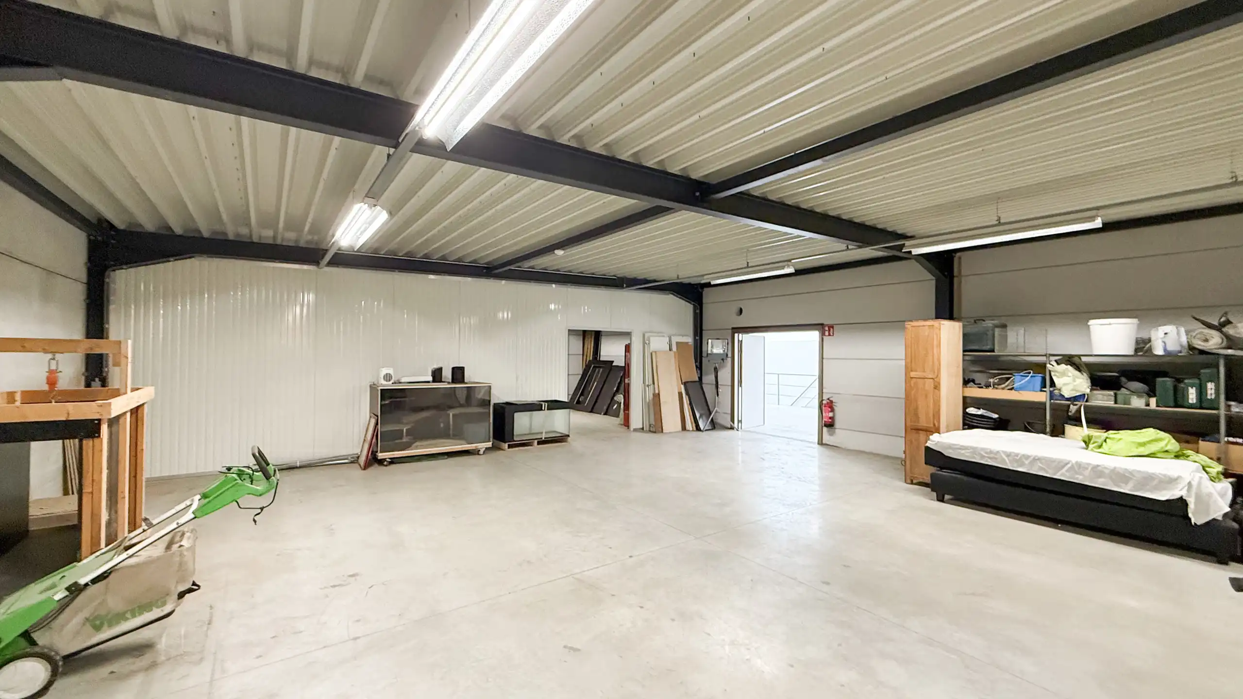 Veelzijdig industrieel pand met woonst en zonnepanelen! foto 33