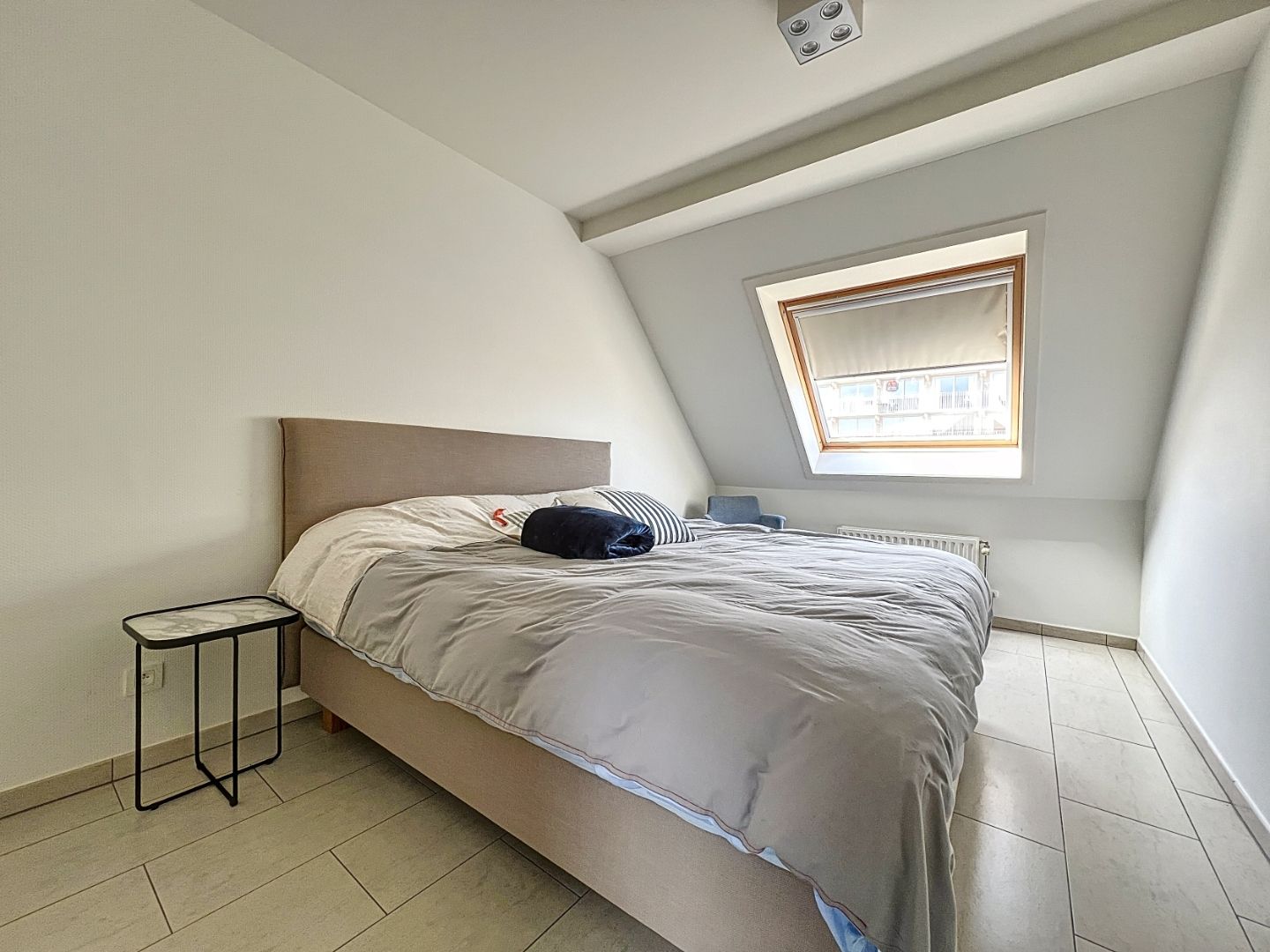 Centraal gelegen duplex-appartement met twee slaapkamers te Nieuwpoort foto 8