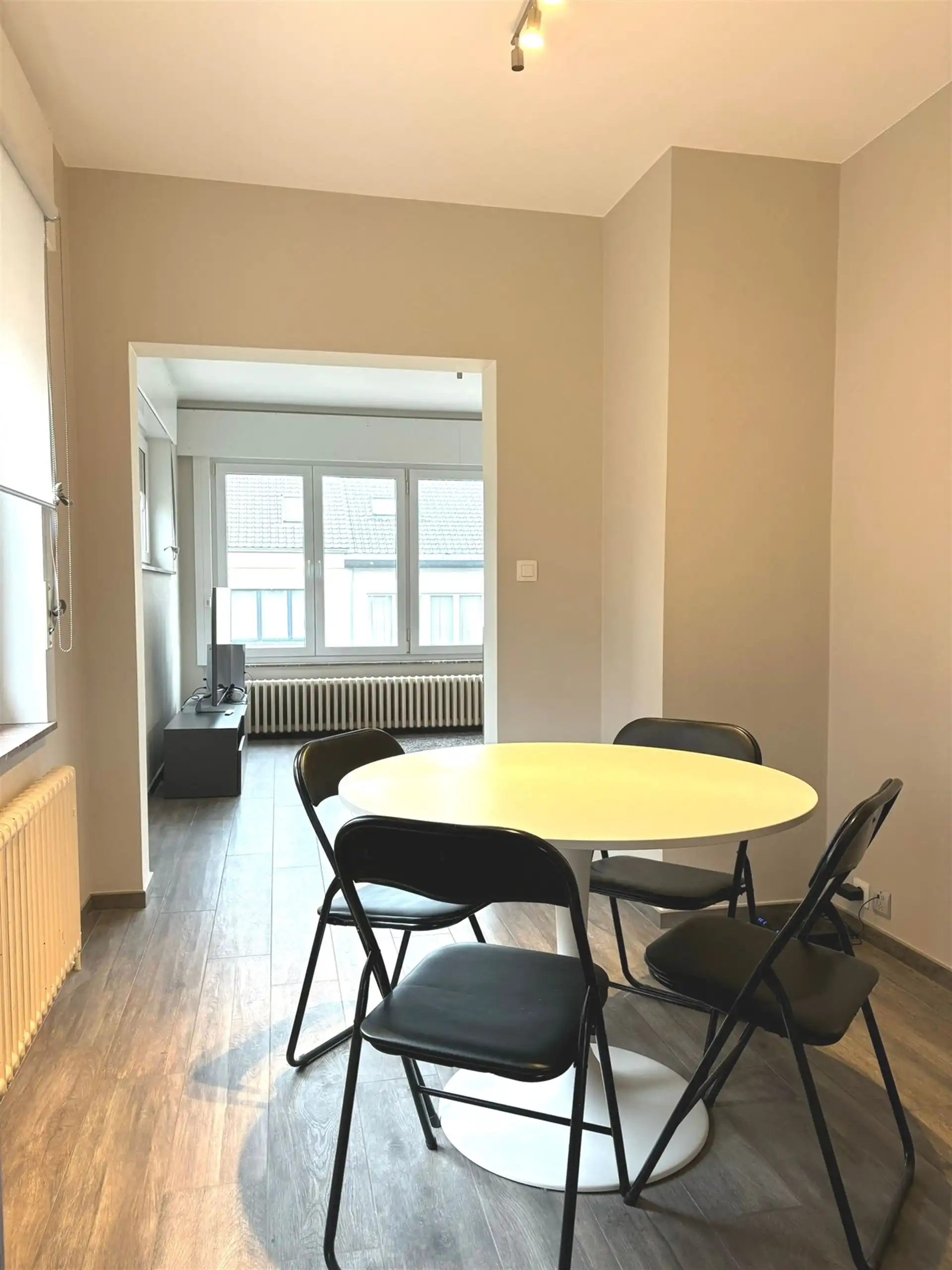 Prachtig appartement (1 slpks) met een kelder, kleine garage, autostaanplaats & GEEN LASTEN foto 8