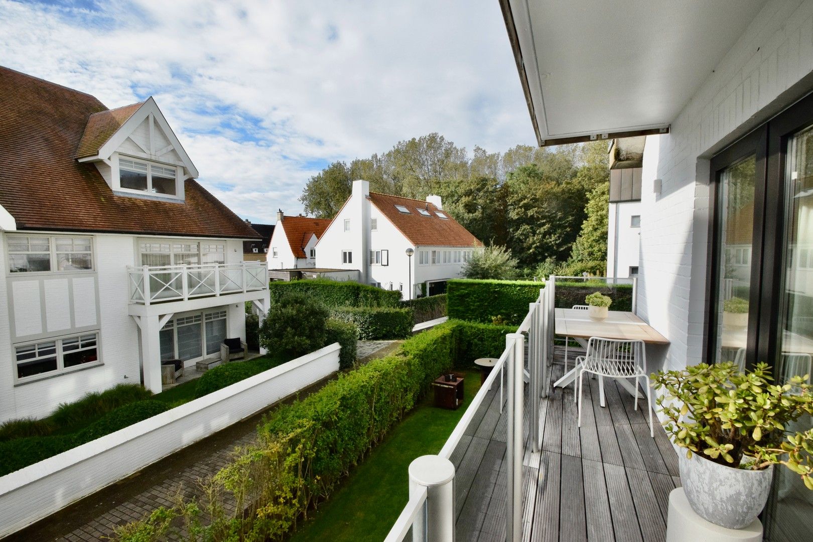 Uitzonderlijk hoekappartement met terrassen dichtbij de zee te Duinbergen. foto 9