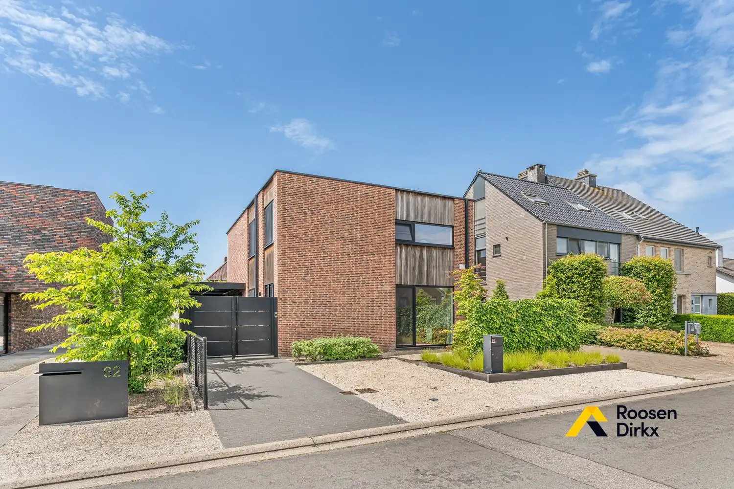 Luxueuze gezinswoning met 3 slaapkamers en 2 badkamers op toplocatie foto {{pictureIndex}}