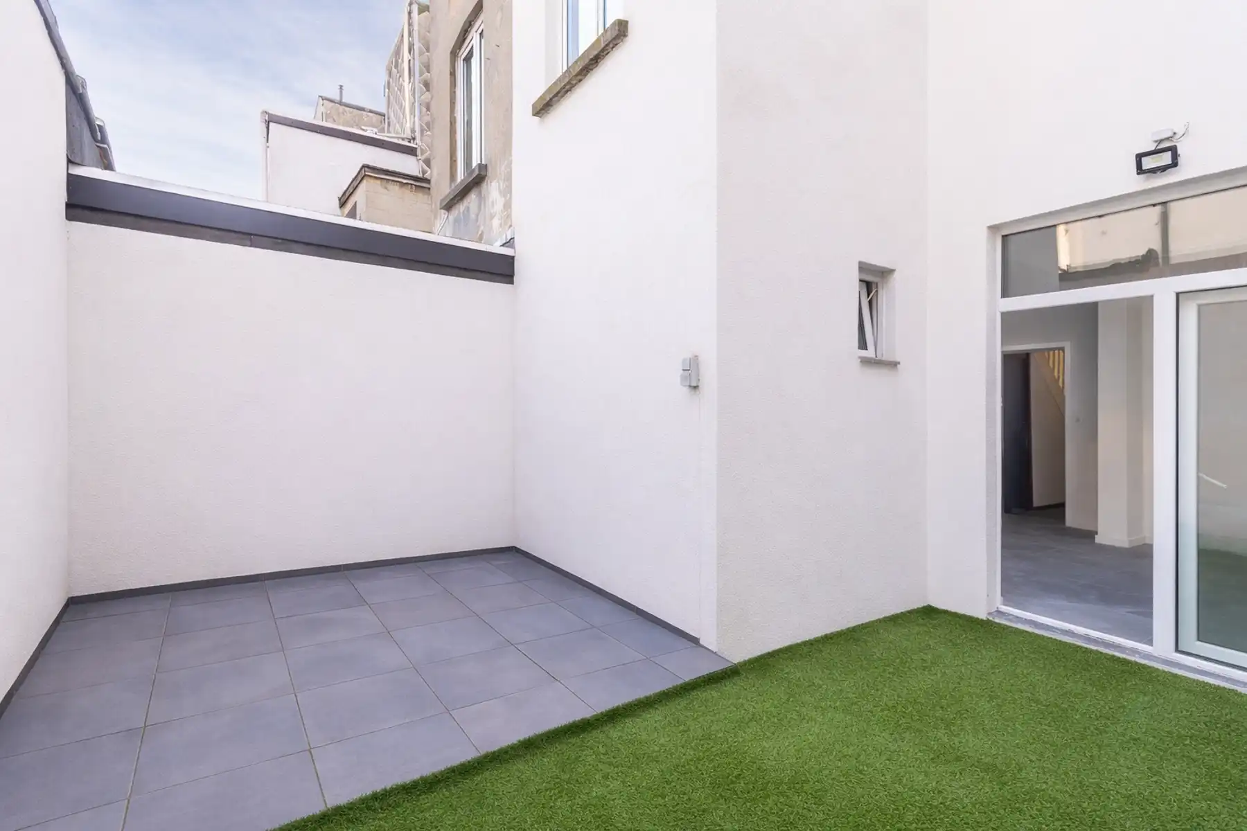 Bel-étage woning met inpandige garage nabij het Zuid foto 2