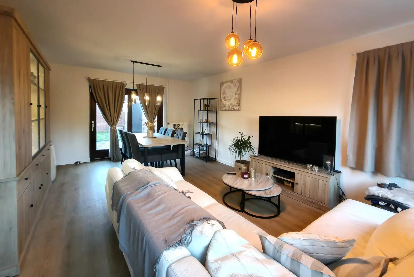 MOOIE WONING MET GARAGE EN TUINTJE foto 2