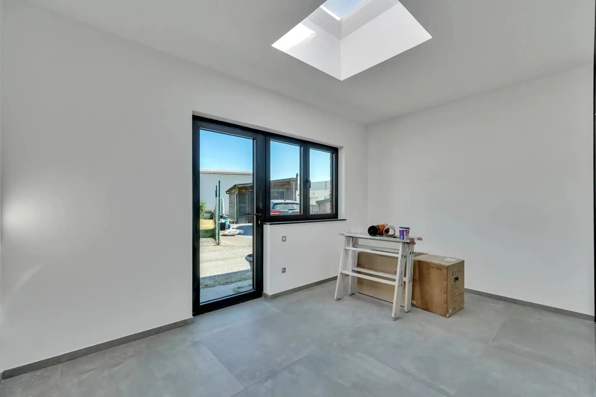Ruime, volledig gerenoveerde woning aan de stadsrand foto 9