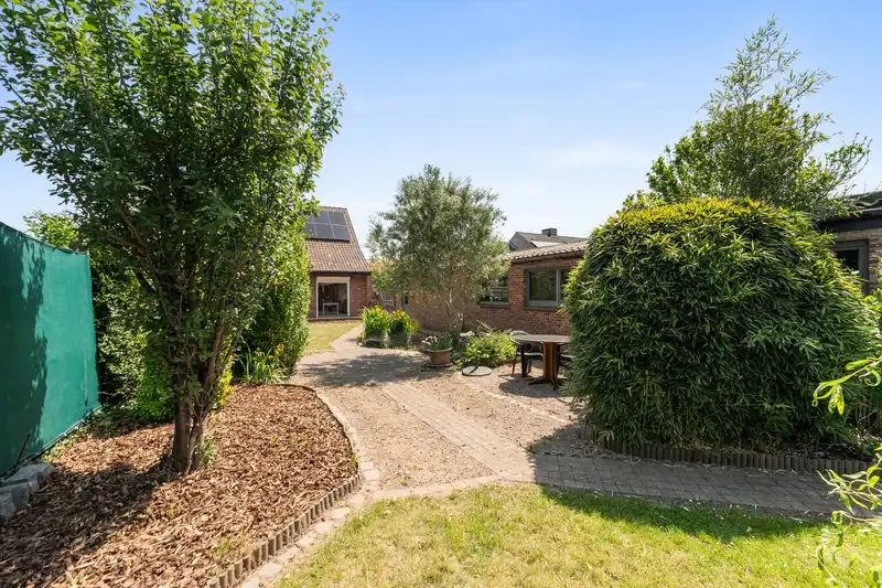 Instapklare gezinswoning met 4 slaapkamers en dubbele garage foto 5