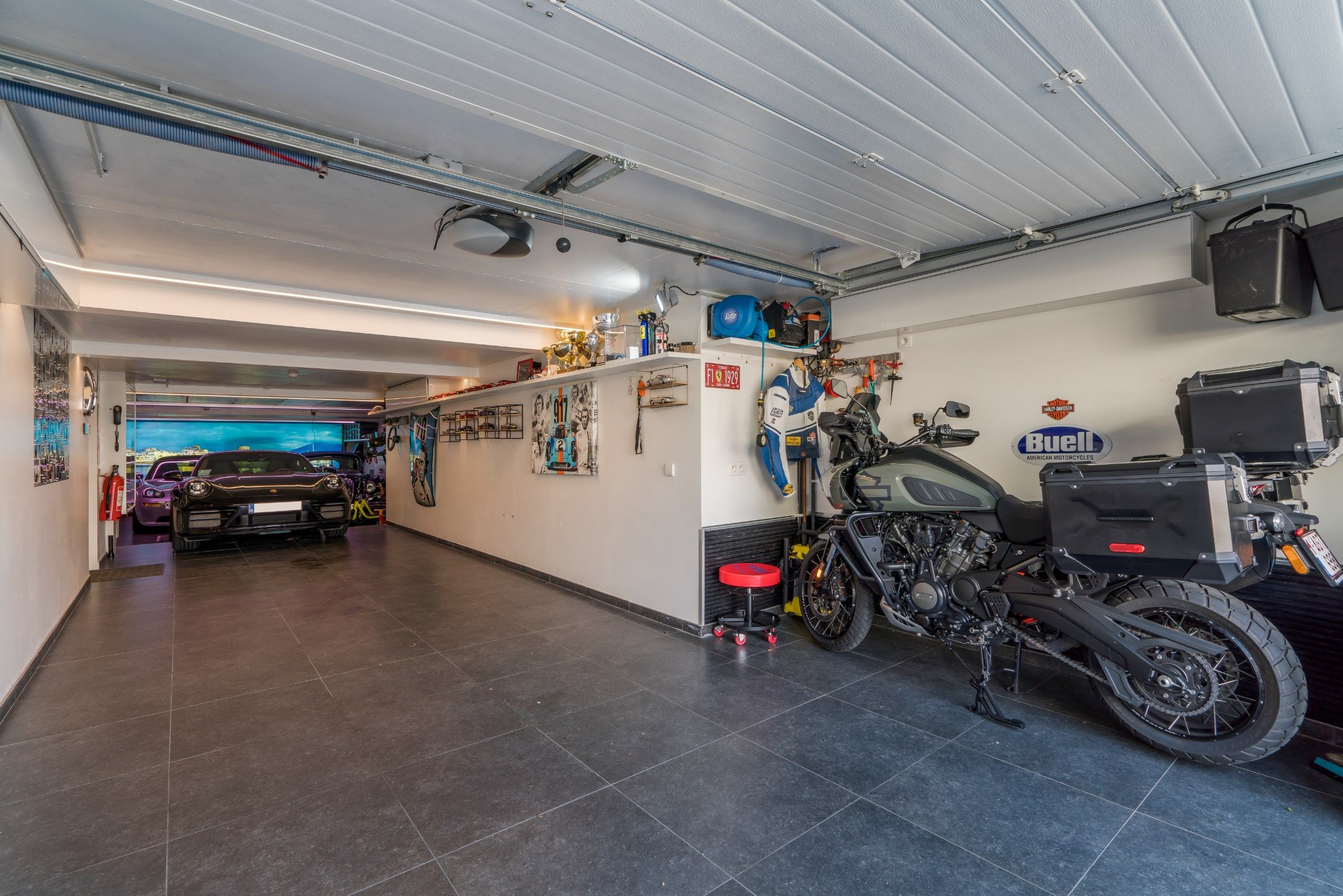 Uitzonderlijke luxueuze afgewerkte koppelvilla met een zeer ruime garage gelegen op nog geen 100 stappen van de zee.  foto 35