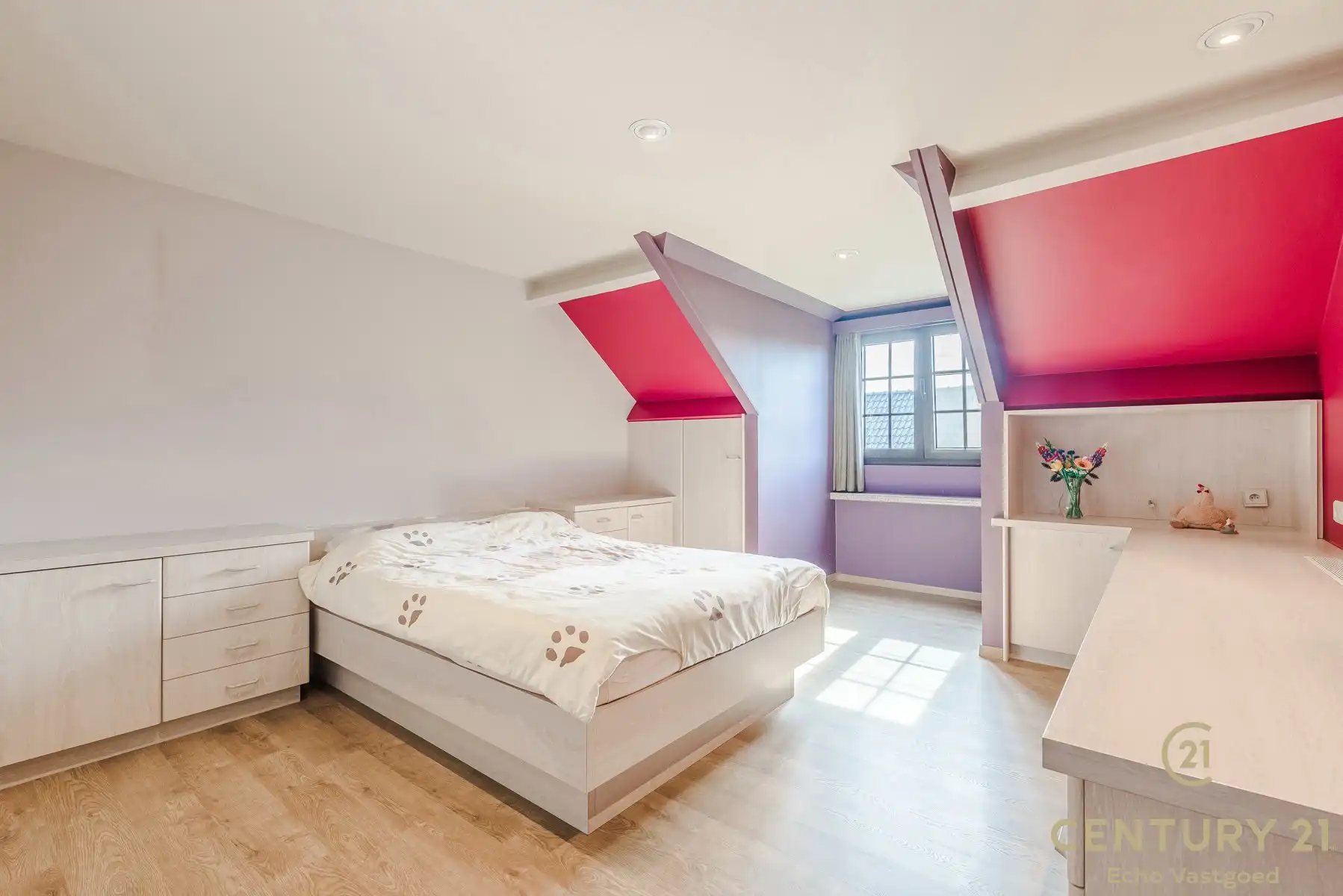 Unieke woning met magazijnen,  zwembad en conciergewoning foto 22