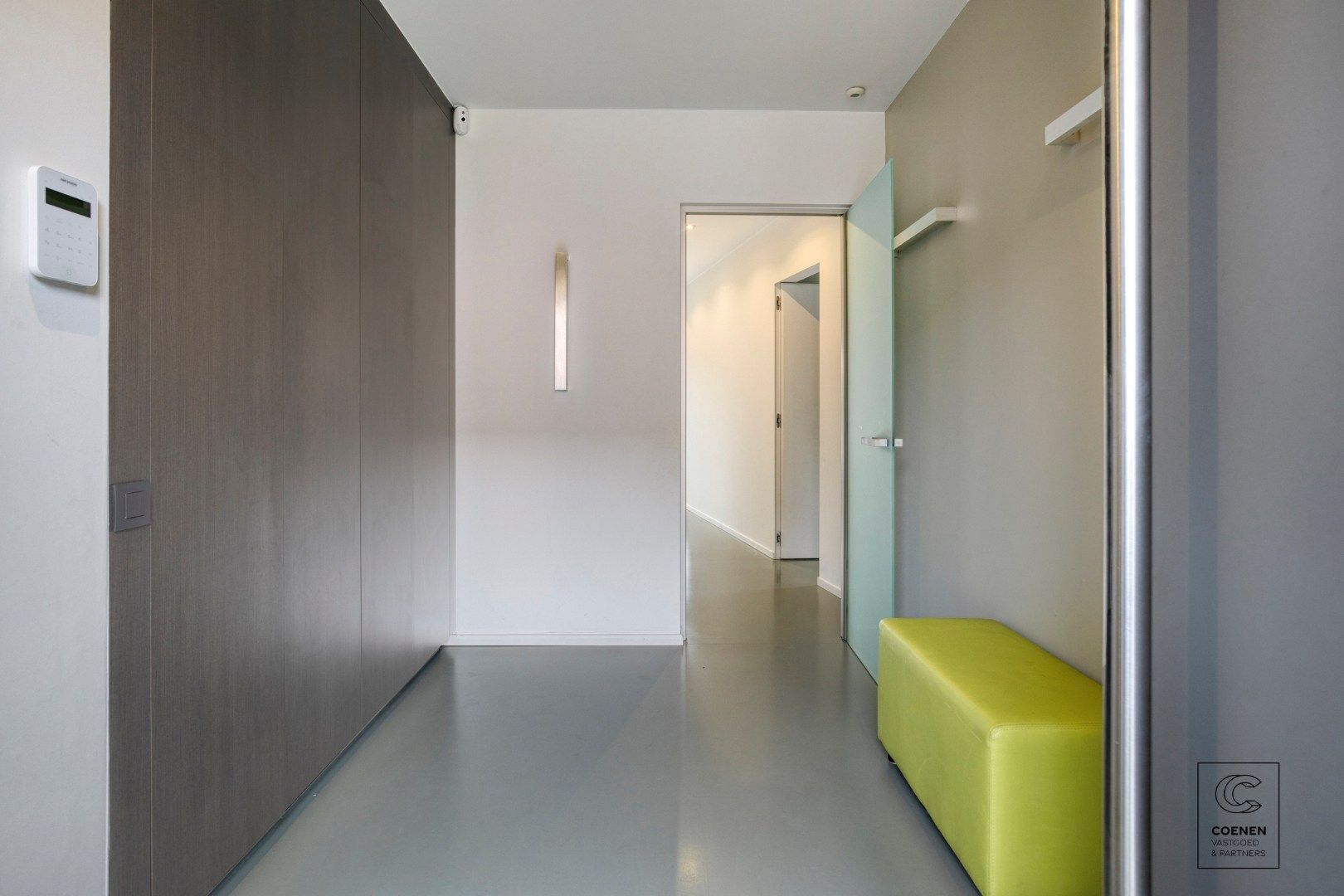 Prachtige woning (2013) van 256 m² met 4 slaapkamers in een doodlopende straat te Grobbendonk! foto 2