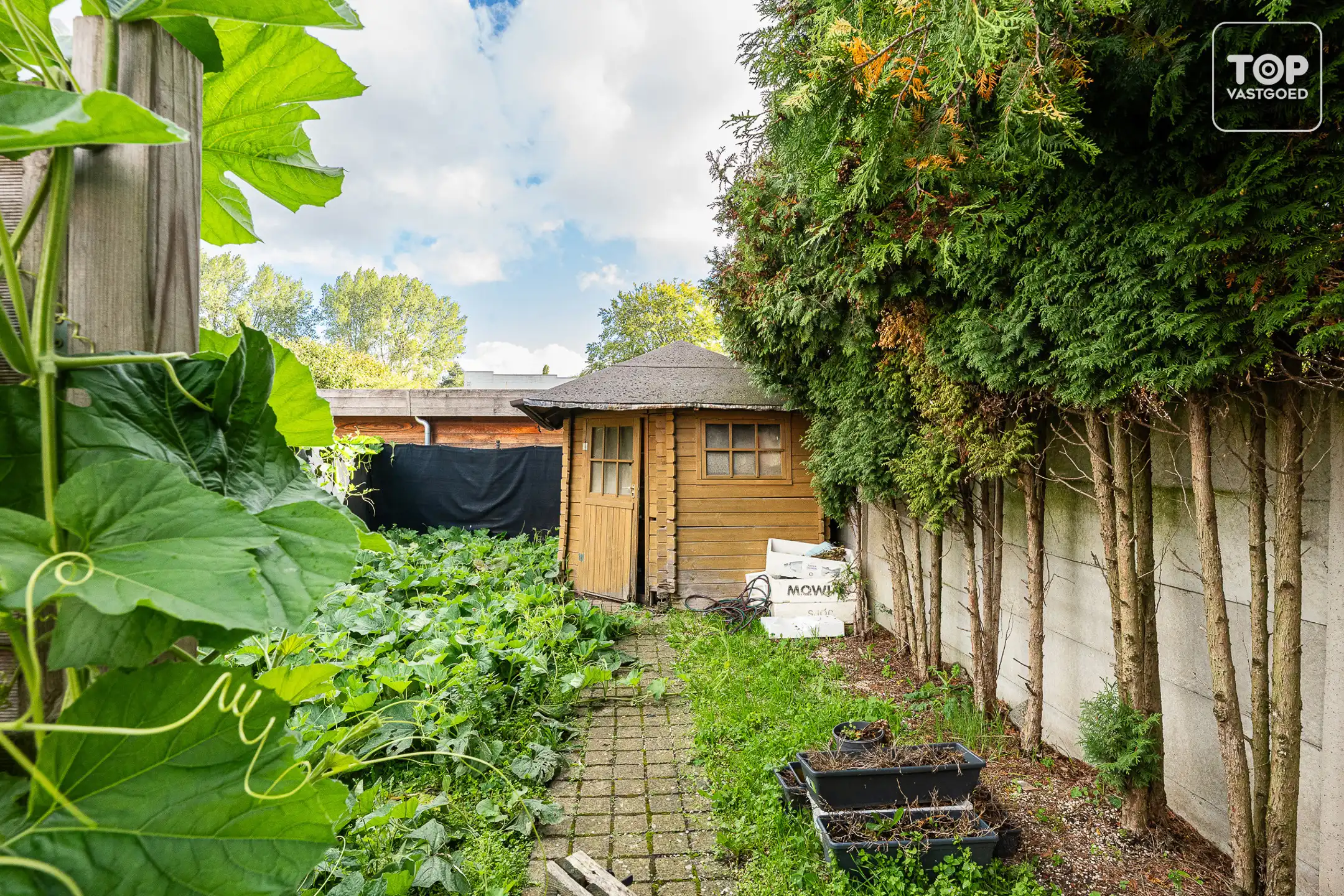 Karaktervolle half open woning met mooie gevel.  foto 25