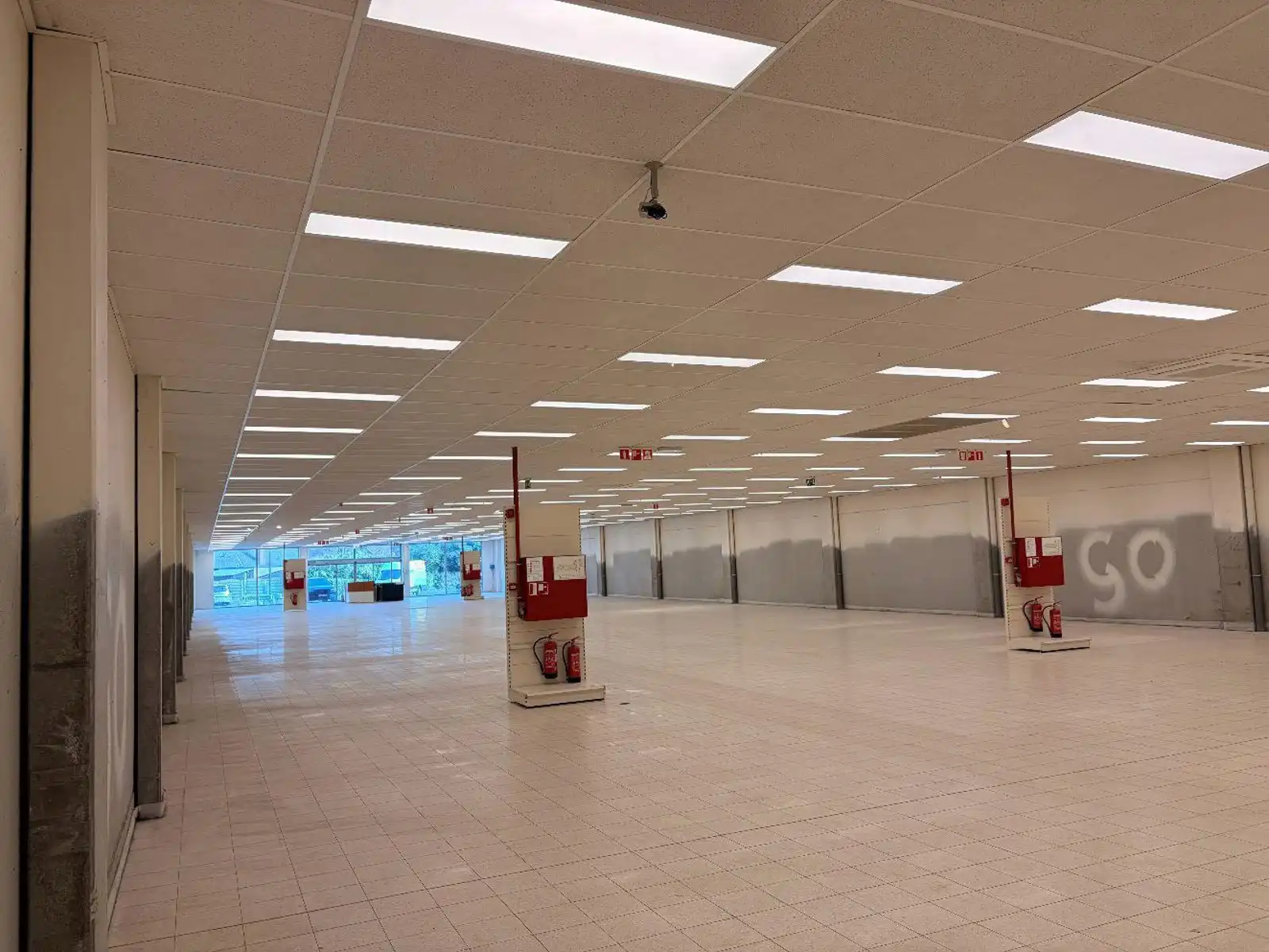 Handelspand van 1.214 m² te huur op retailpark in Lokeren foto 9