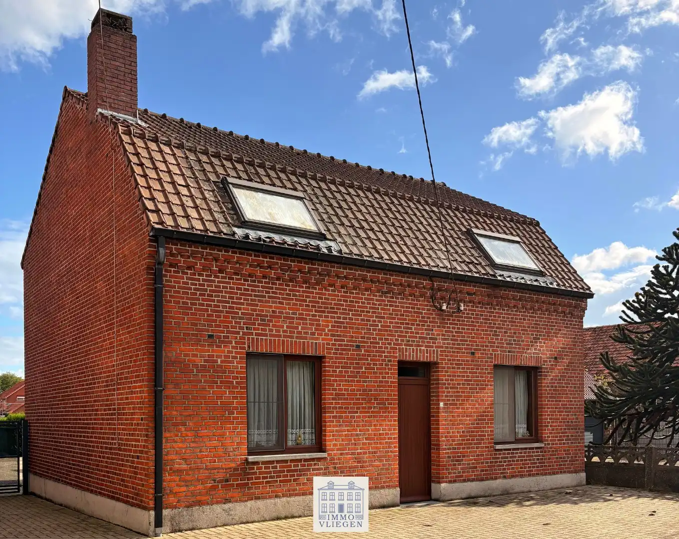 Te renoveren vrijstaande woning met ruime tuin op perceel van circa 800 vierkante meter in Neeroeteren foto 3