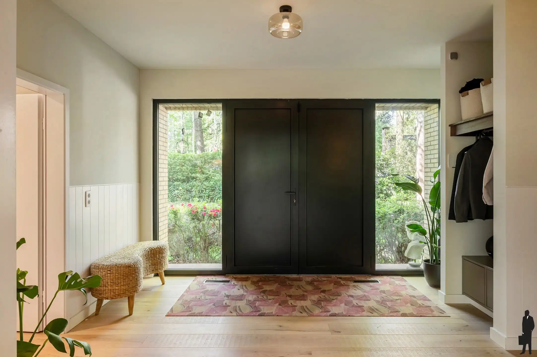 Volledig vernieuwde laagbouwvilla met 4 slaapkamers op residentiële ligging te Dennendael. foto 3