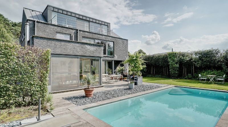 Exclusieve moderne villa van 389m² met openluchtzwembad foto {{pictureIndex}}