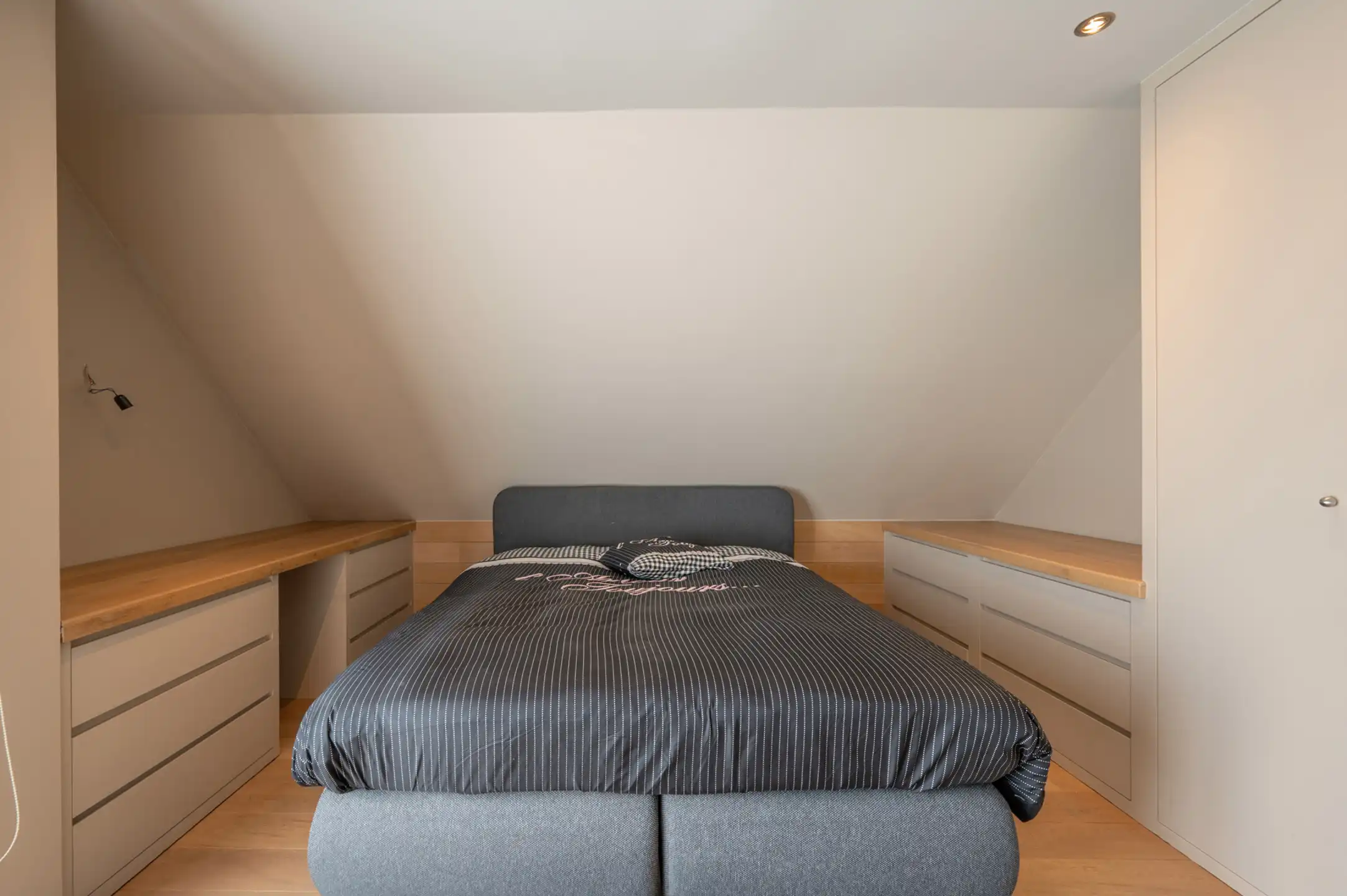 Tijdloze villa met buitenzwembad en exclusief poolhouse foto 26