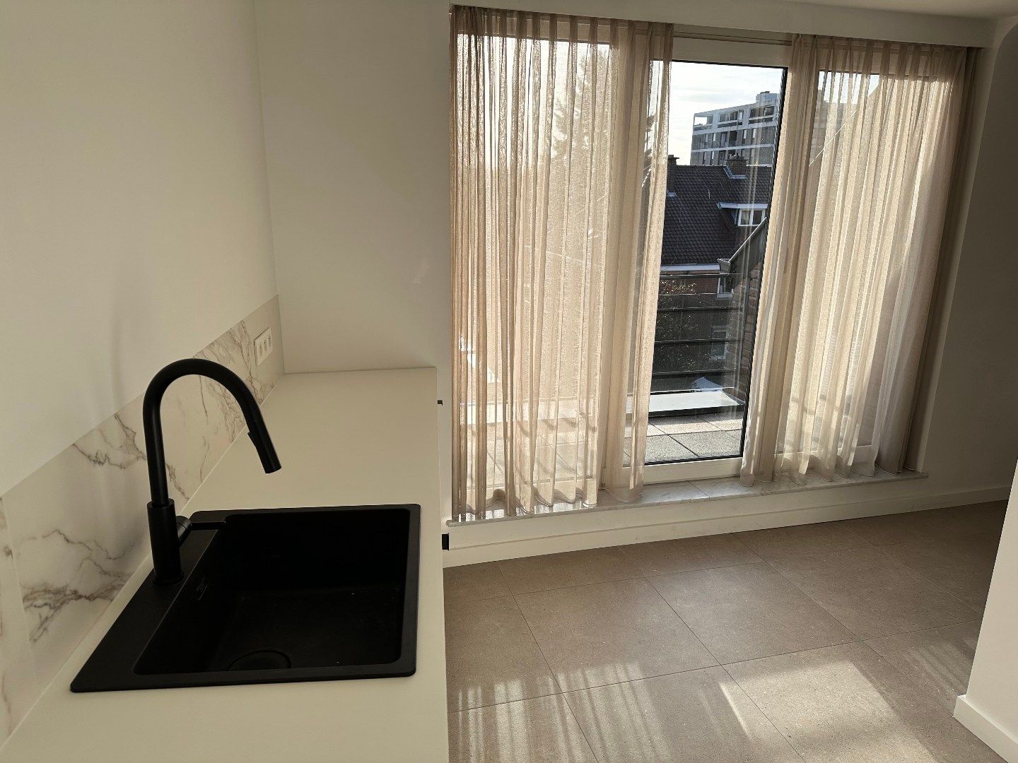 Prachtig dakappartement van 125m² met 2 slaapkamers, een dressing en een autostandplaats in het centrum van Lanaken!  foto 10