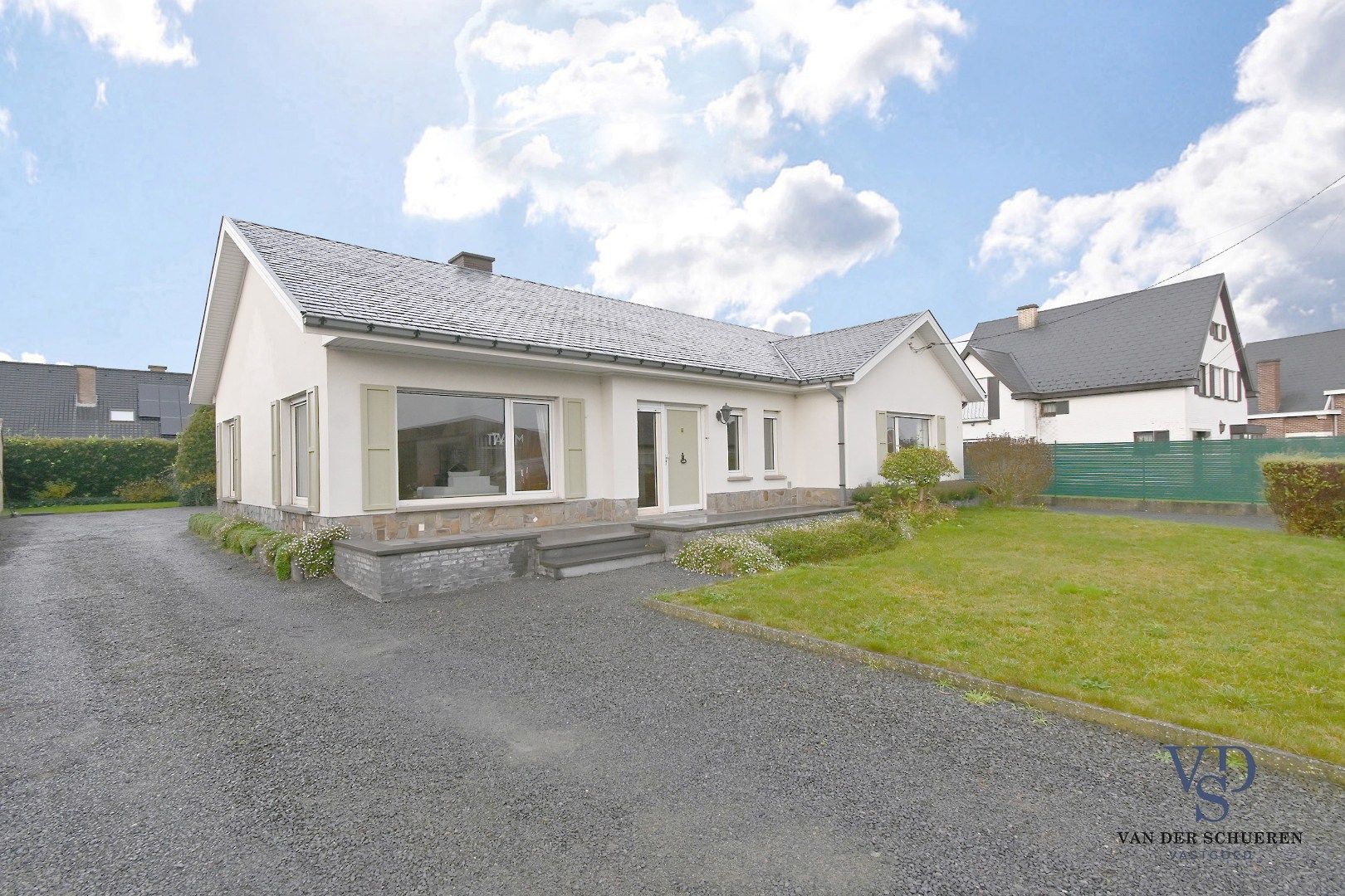 Bungalowwoning met afzonderlijke loods foto 32