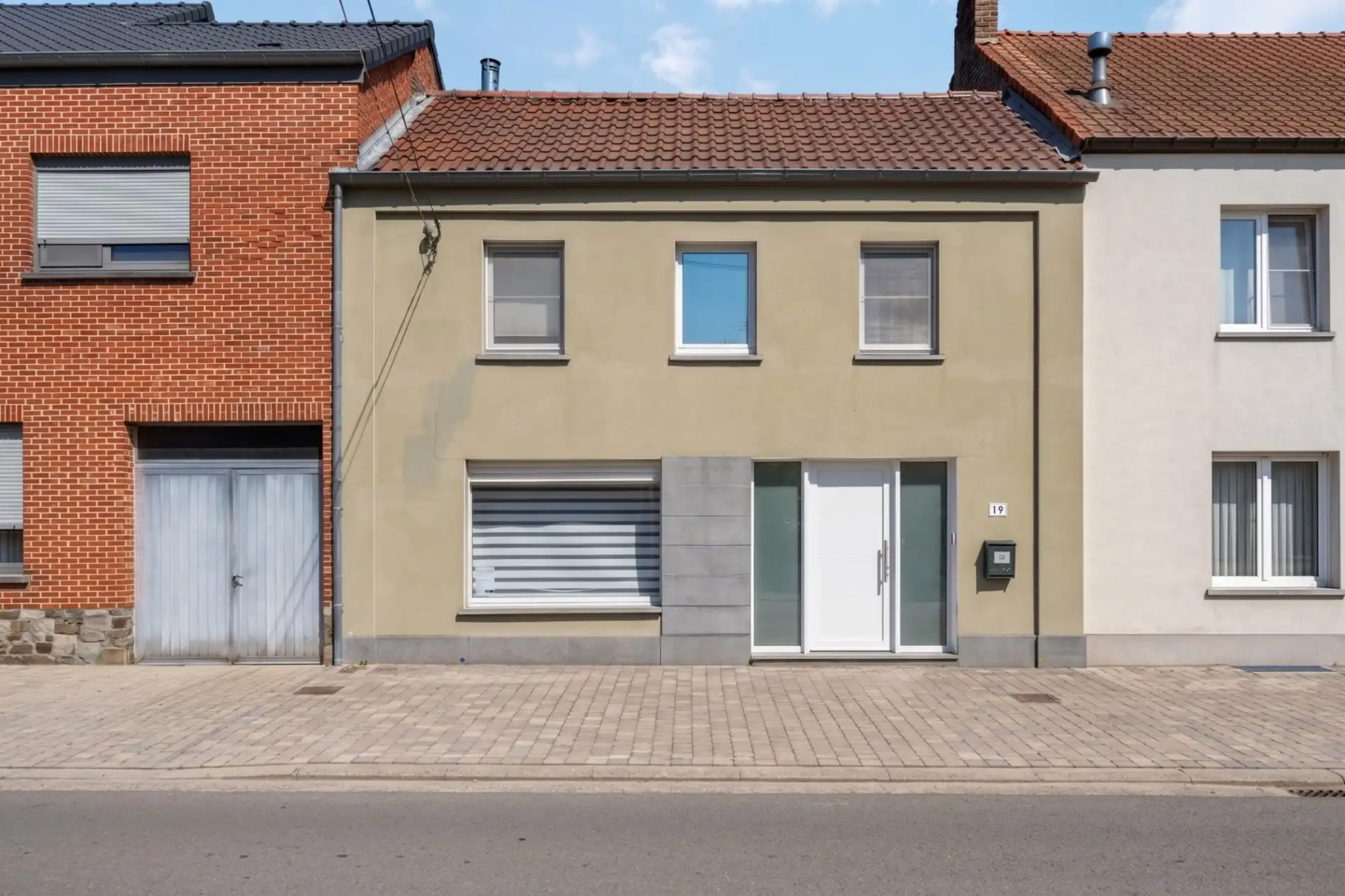 Instapklare, volledig gerenoveerde rijwoning met 3 slaapkamers en ruime tuin in Wellen foto 2