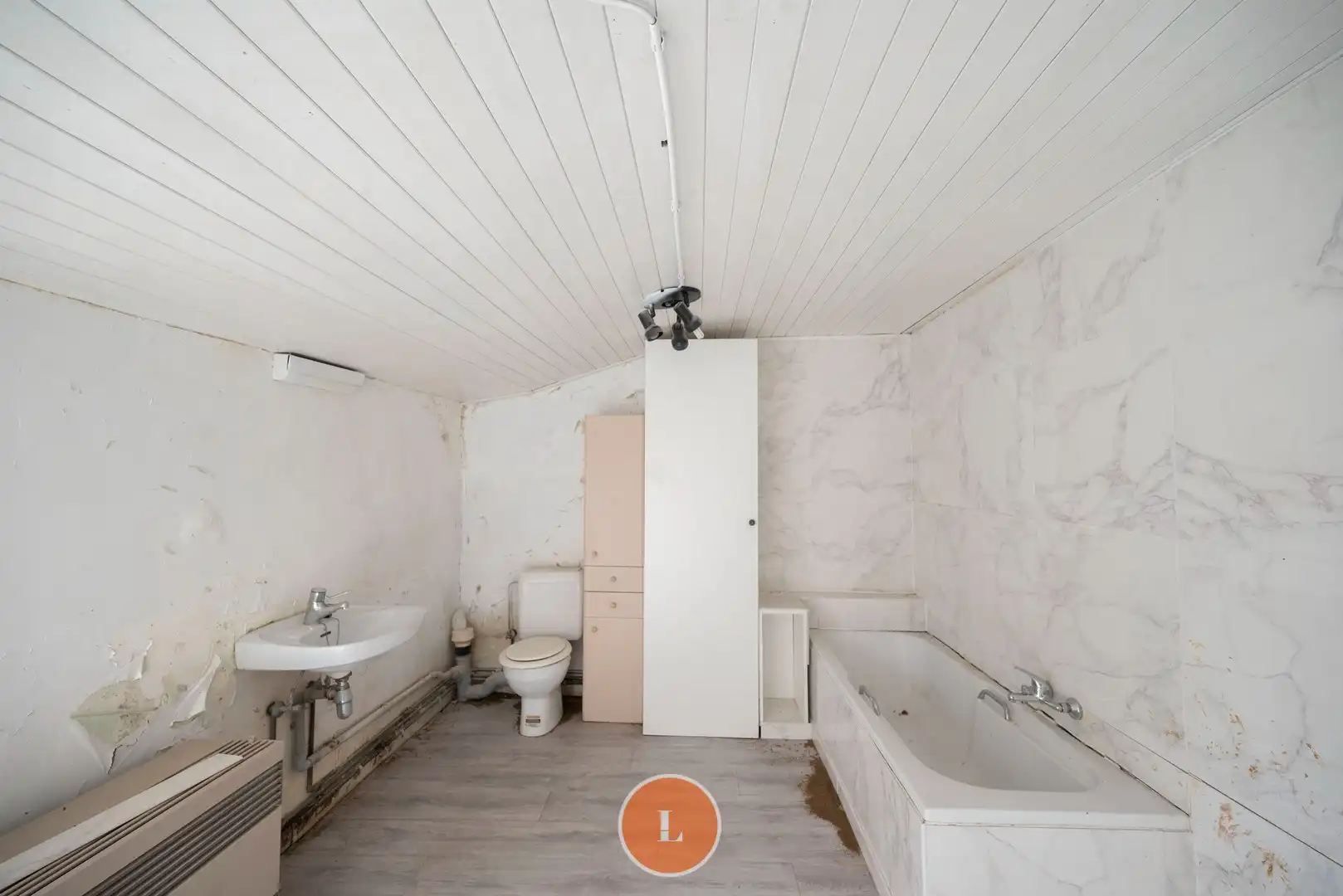 Te renoveren woning in Wevelgem te koop foto 8