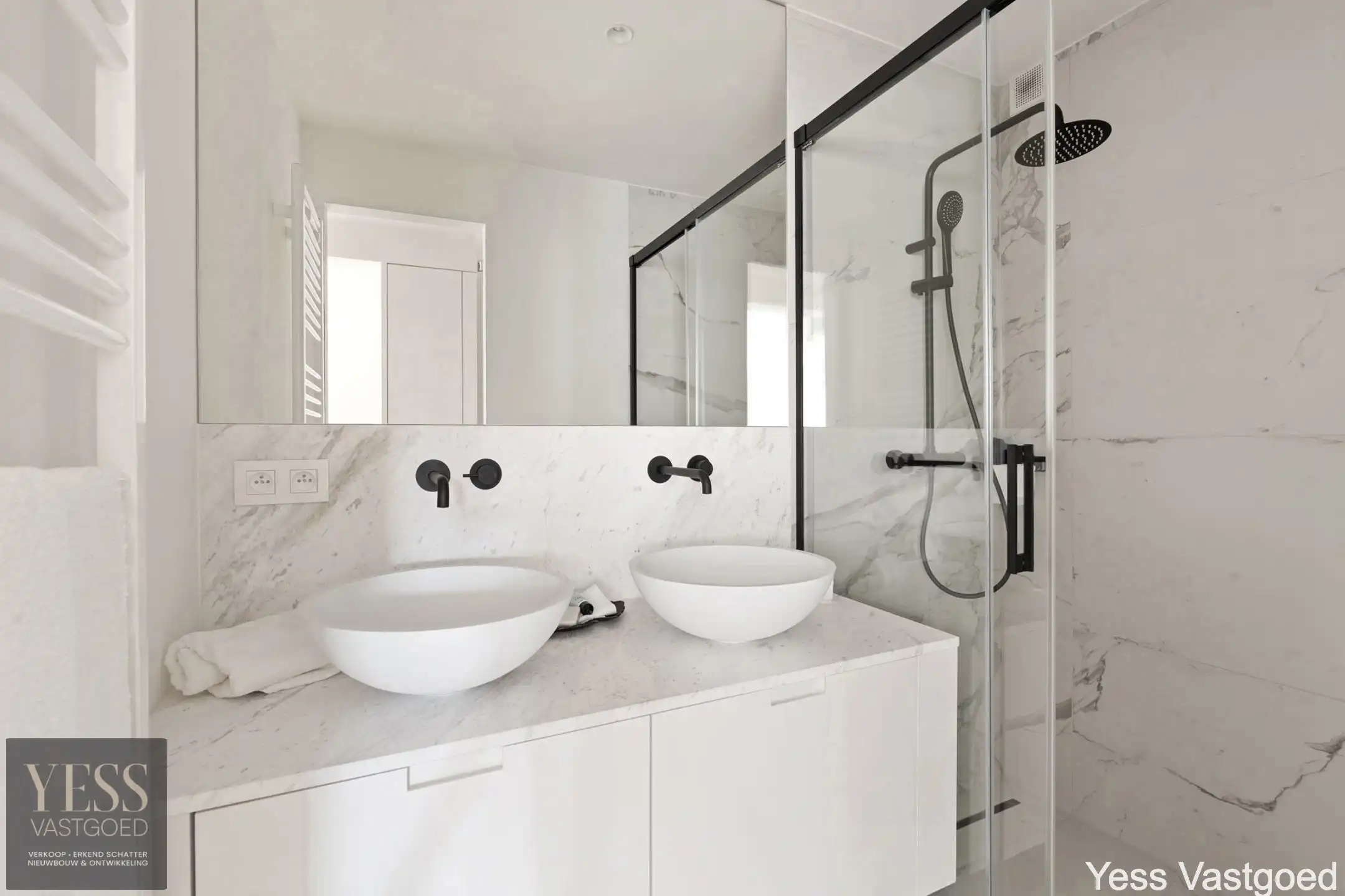 Prachtig gerenoveerd app met 2 slaapkamer centraal gelegen. foto 13