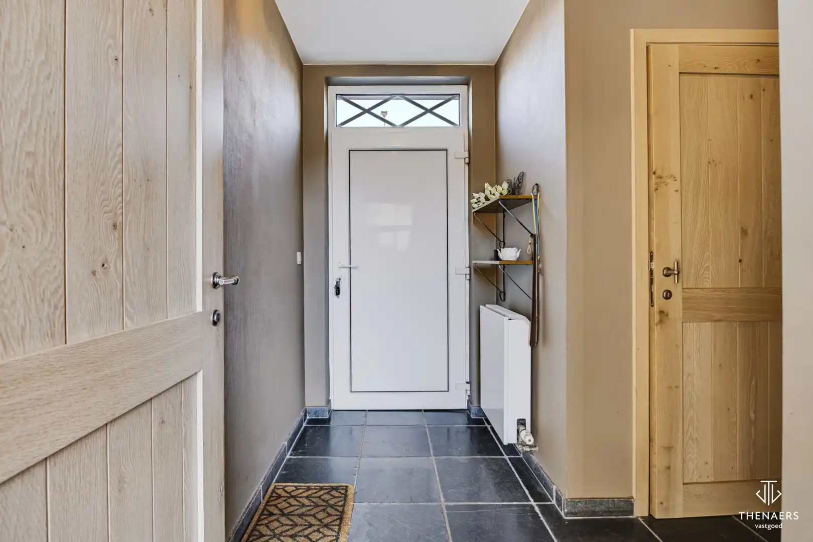 Ruime en karaktervolle woning met 4 slaapkamers, 2 badkamers en prachtige tuin – optioneel met achterliggende weide. foto 20