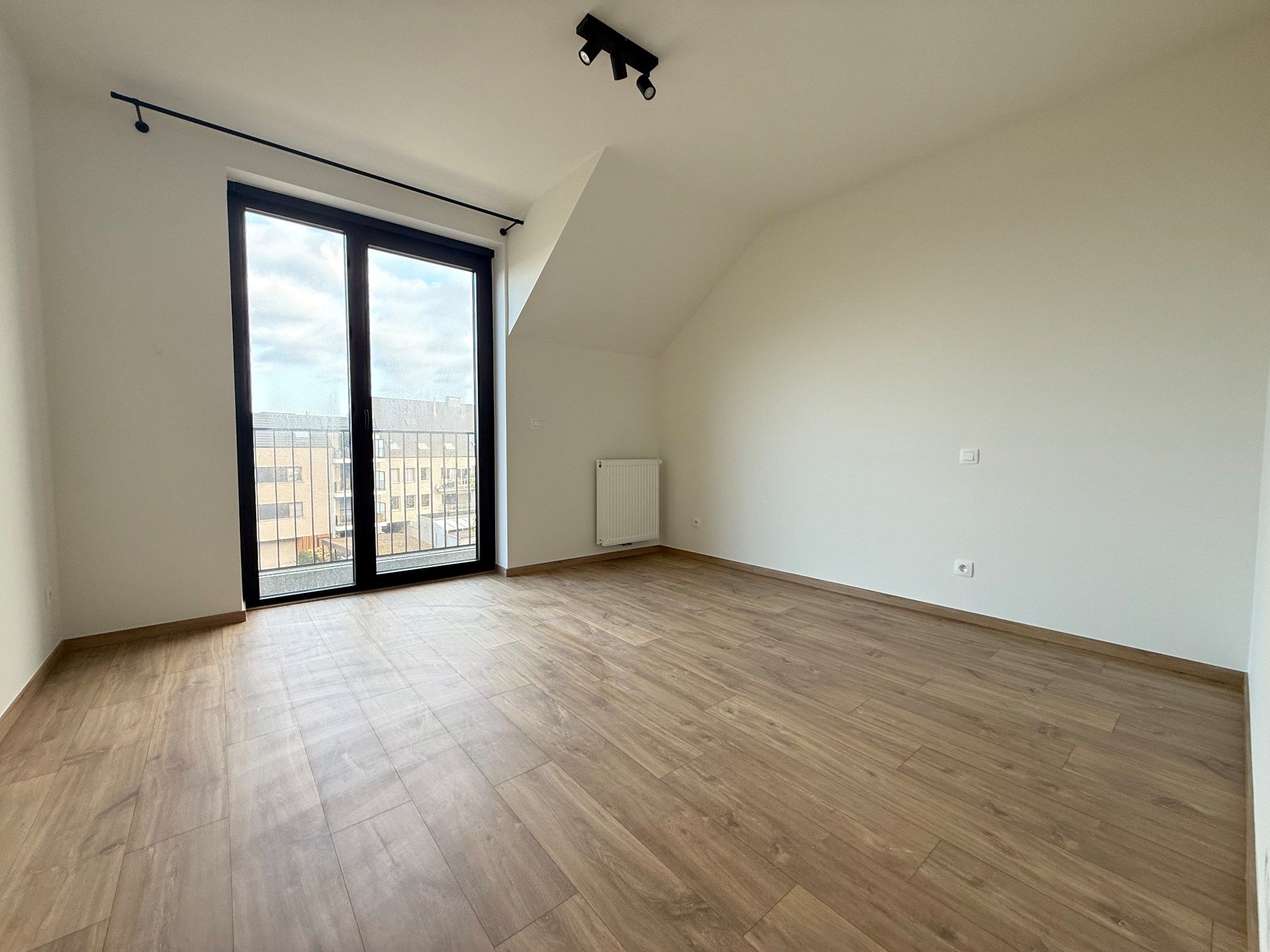 Twee-slaapkamerappartement op een centrale ligging in Ooigem. foto 6